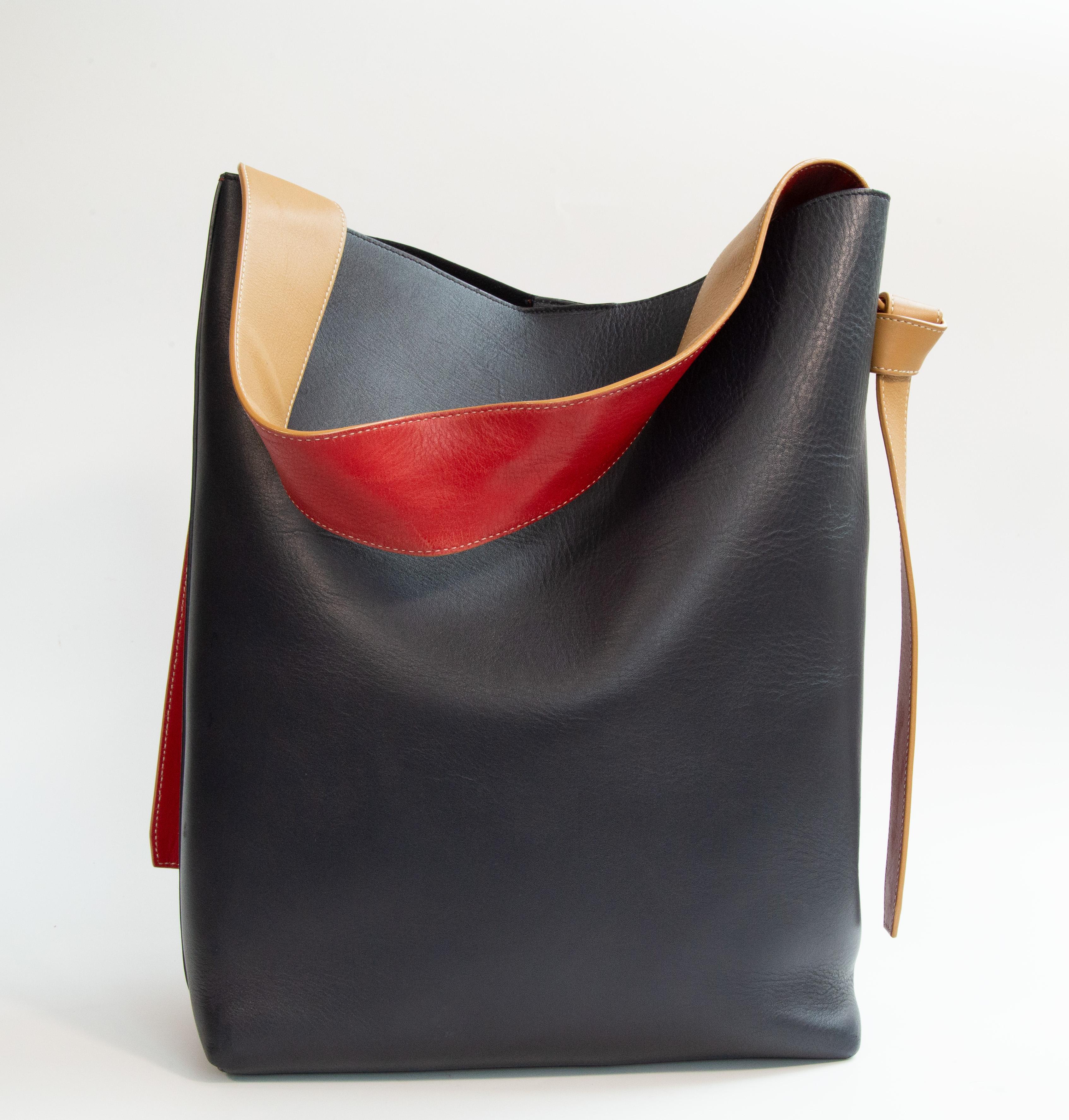 Celine by Phoebe Philo Twisted Cabas Bag Multicolor Leather Bon état - En vente à Arnhem, NL