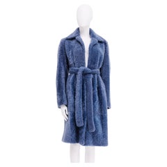 Celiné de Phoebe Philo	Abrigo de piel de oveja azul de finales de 2010