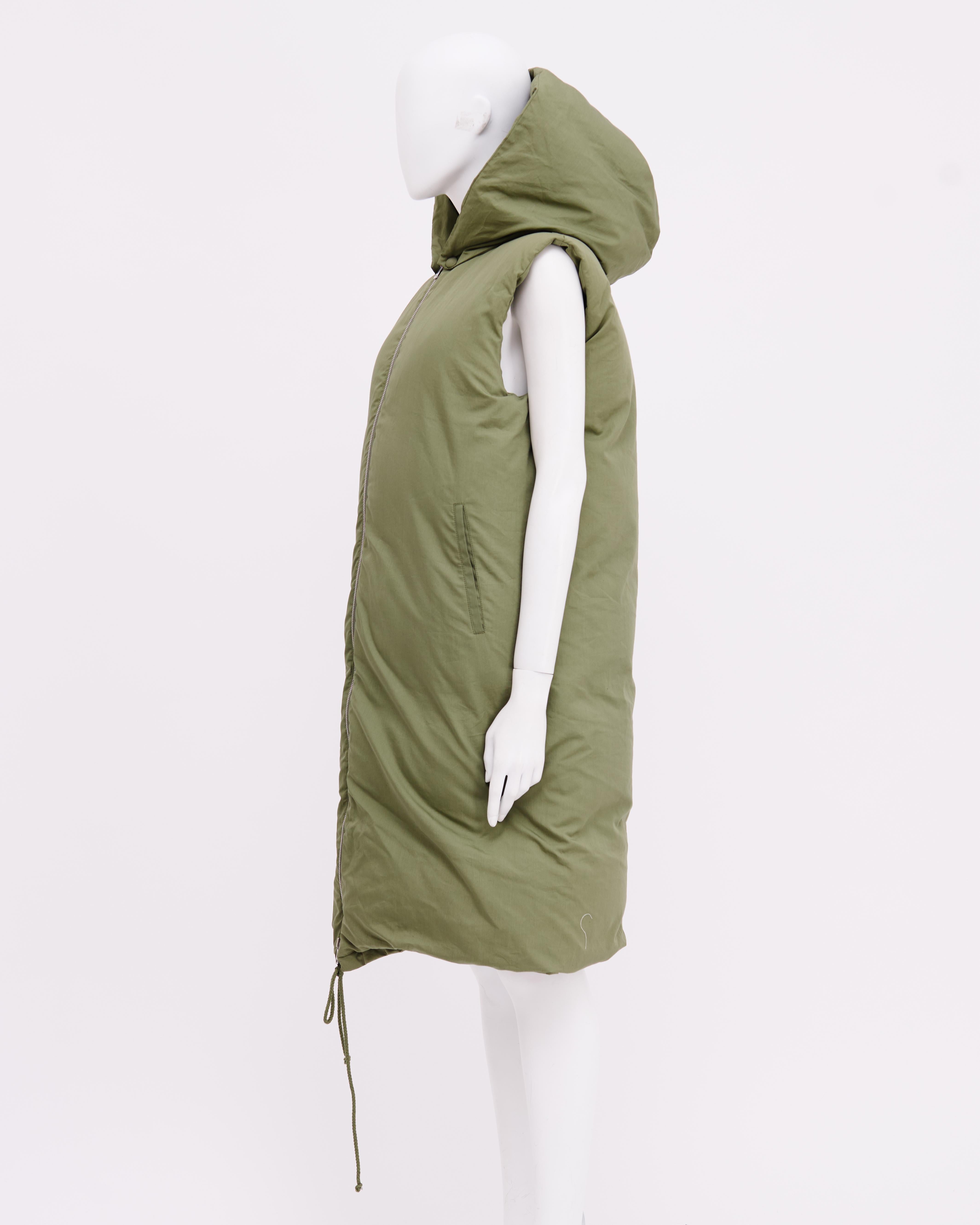 Celiné by Phoebe Philo	Pre-Fall 2018 Green Puffer Hooded Vest In Excellent Condition For Sale In Milano, IT