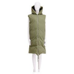 Celinè by Phoebe Philo	Pre-Fall 2018 Green Puffer Hooded Gilet