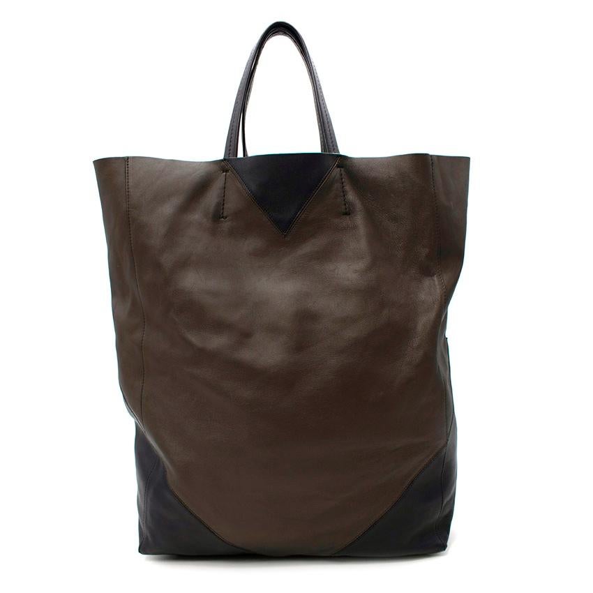 Celine Cabas Bicolour Lambskin Soft Tote Bag
 

 - Phoebe Philo era Celine
 - Soft body leather tote bag with shoulder strap with a brown body and contrasting dark purple corners & straps
 - Open unlined interior, with small built-in zip compartment