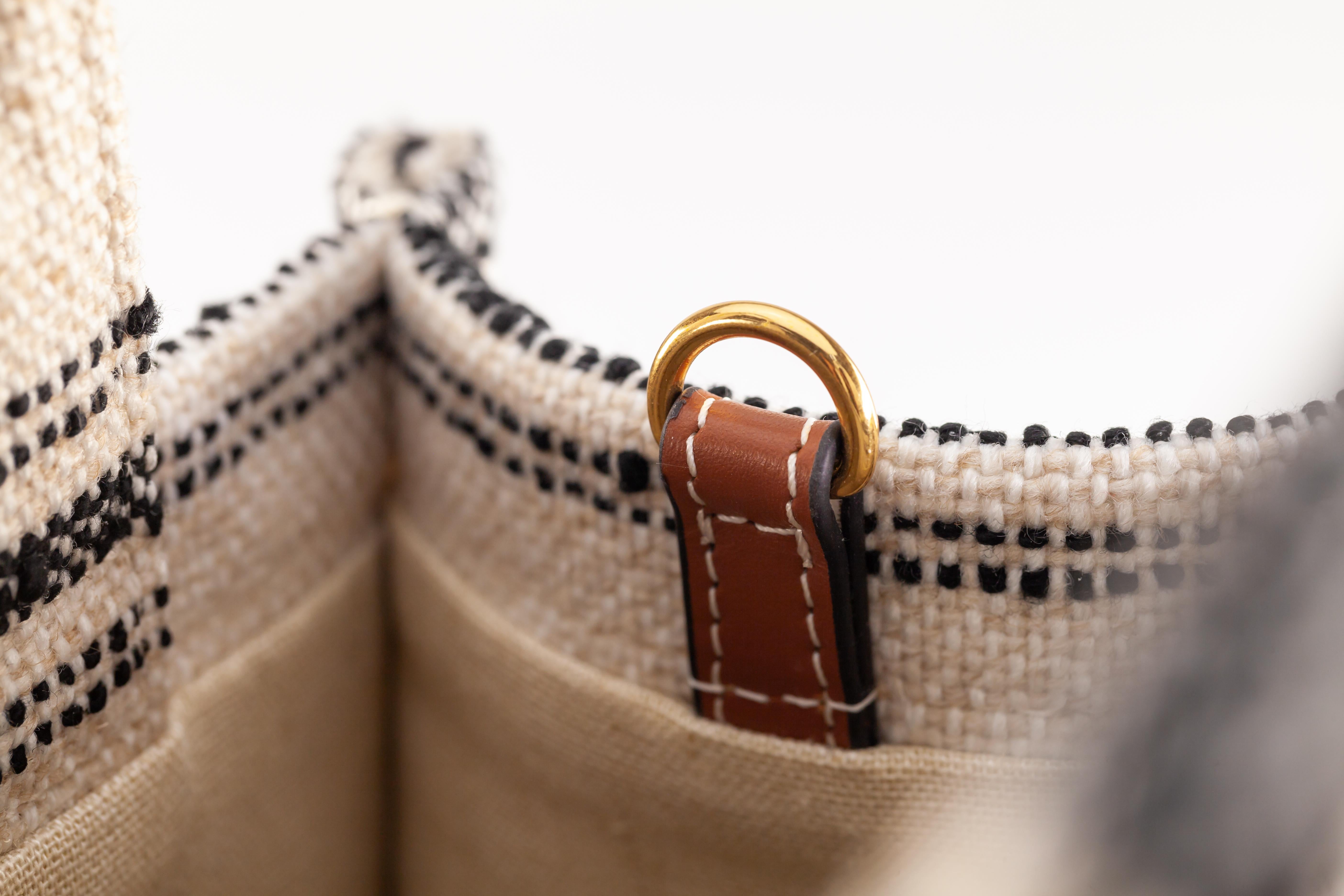Women's or Men's Celine Cabas Hippo White/Black Canvas Tweed Thais Cloth Handbag w/ Dustbag For Sale
