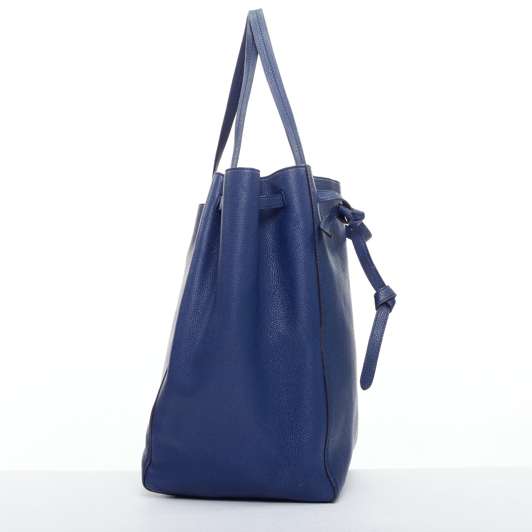 CELINE Cabas Phantom borsa media in pelle blu scuro con logo argento In condizioni discrete in vendita a Hong Kong, NT