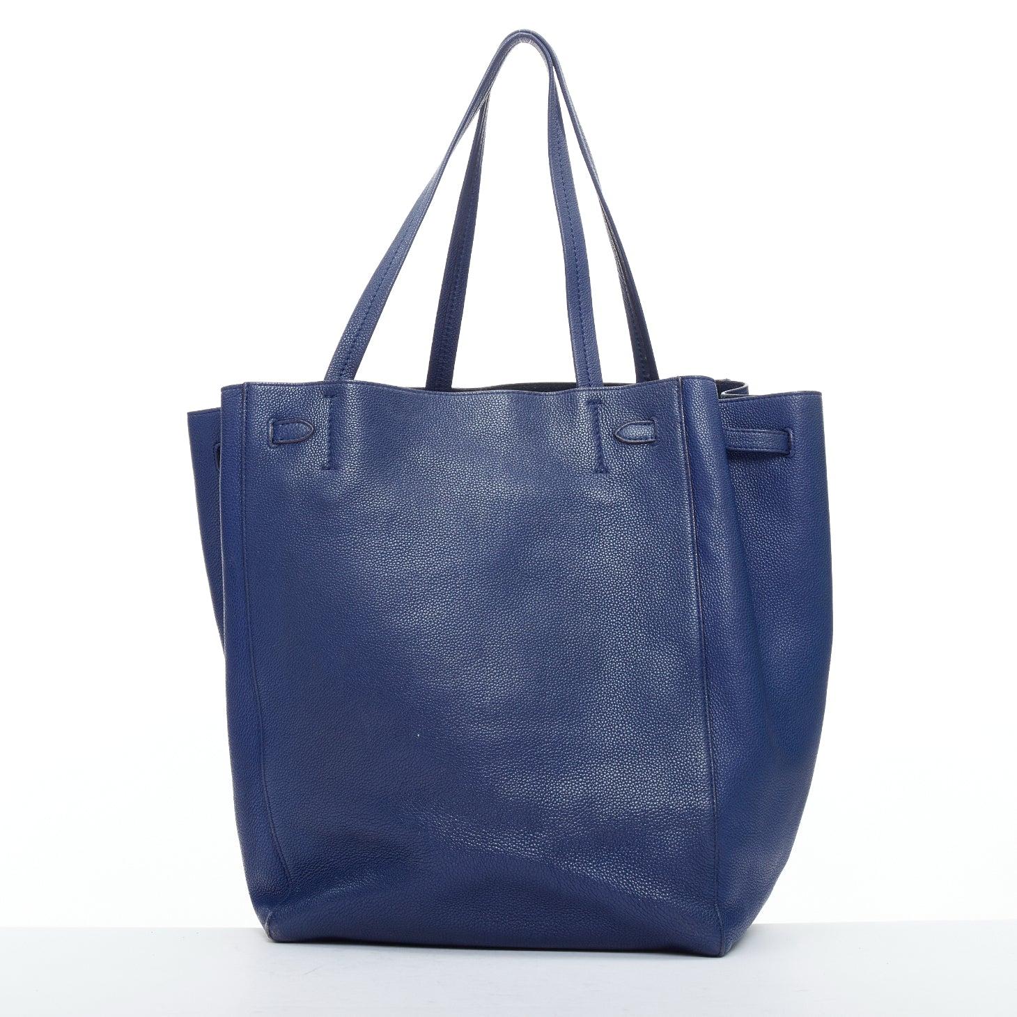 CELINE Cabas Phantom borsa media in pelle blu scuro con logo argento in vendita 1