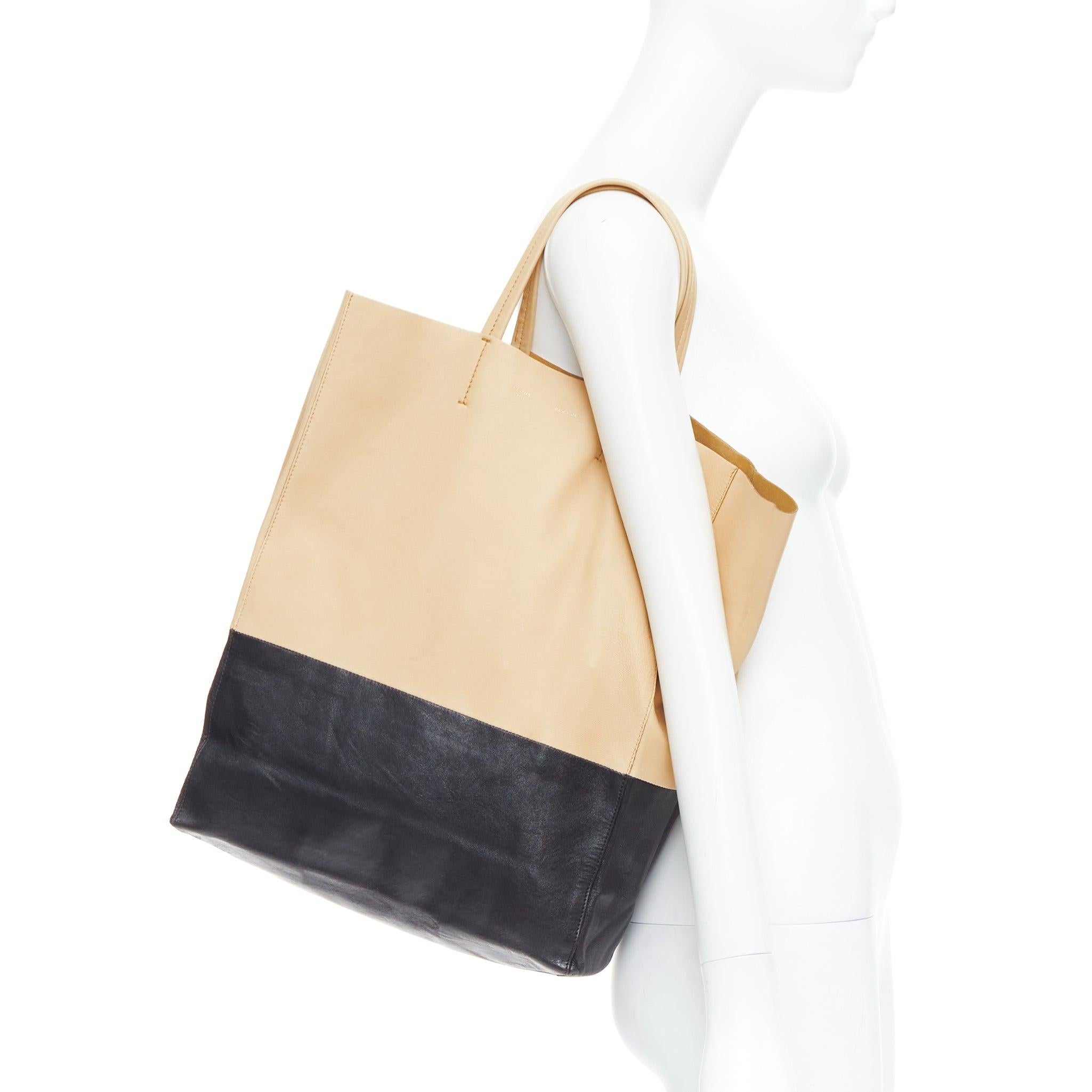 CELINE Cabas Vertical nude black leather bicolor soft tote bag
Reference: SNKO/A00511
Brand: Celine
Designer: Phoebe Philo
Model: Cabas Vertical
Material: Leather
Color: Nude, Black
Pattern: Solid
Lining: Nude Leather
Extra Details: Flat Handles.