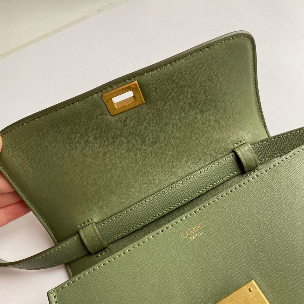 CÉLINE, Classic bag in green leather 3