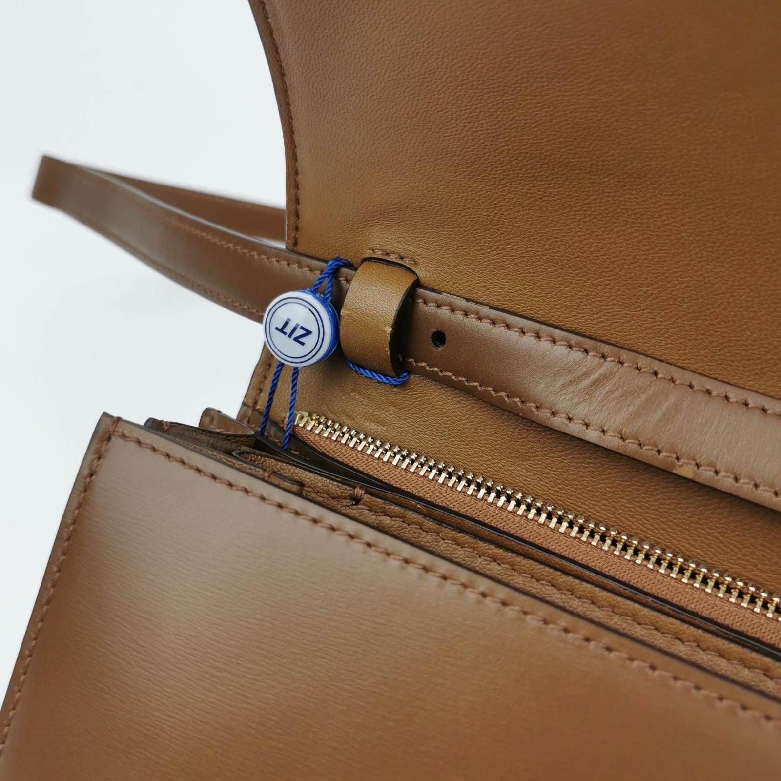 CELINE Classic Box Flap Caramel Brown Leather crossbody bag For Sale 8