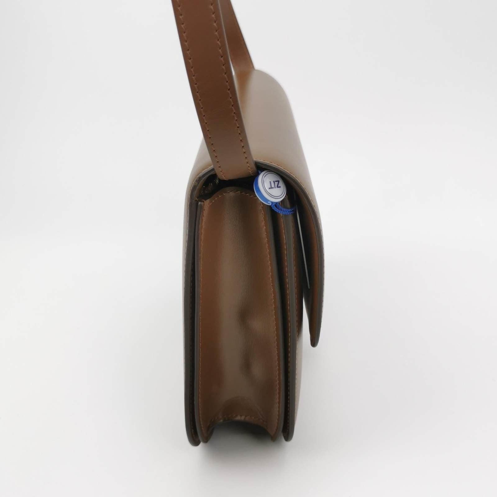 CELINE Classic Box Flap Caramel Brown Leather crossbody bag In Good Condition For Sale In AUBERVILLIERS, FR