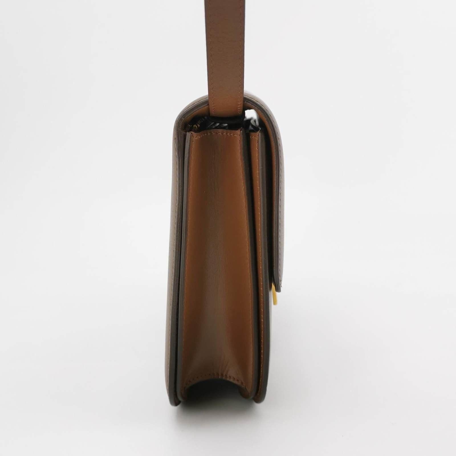 CELINE Classic Box Flap Caramel Brown Leather crossbody bag In Excellent Condition In AUBERVILLIERS, FR
