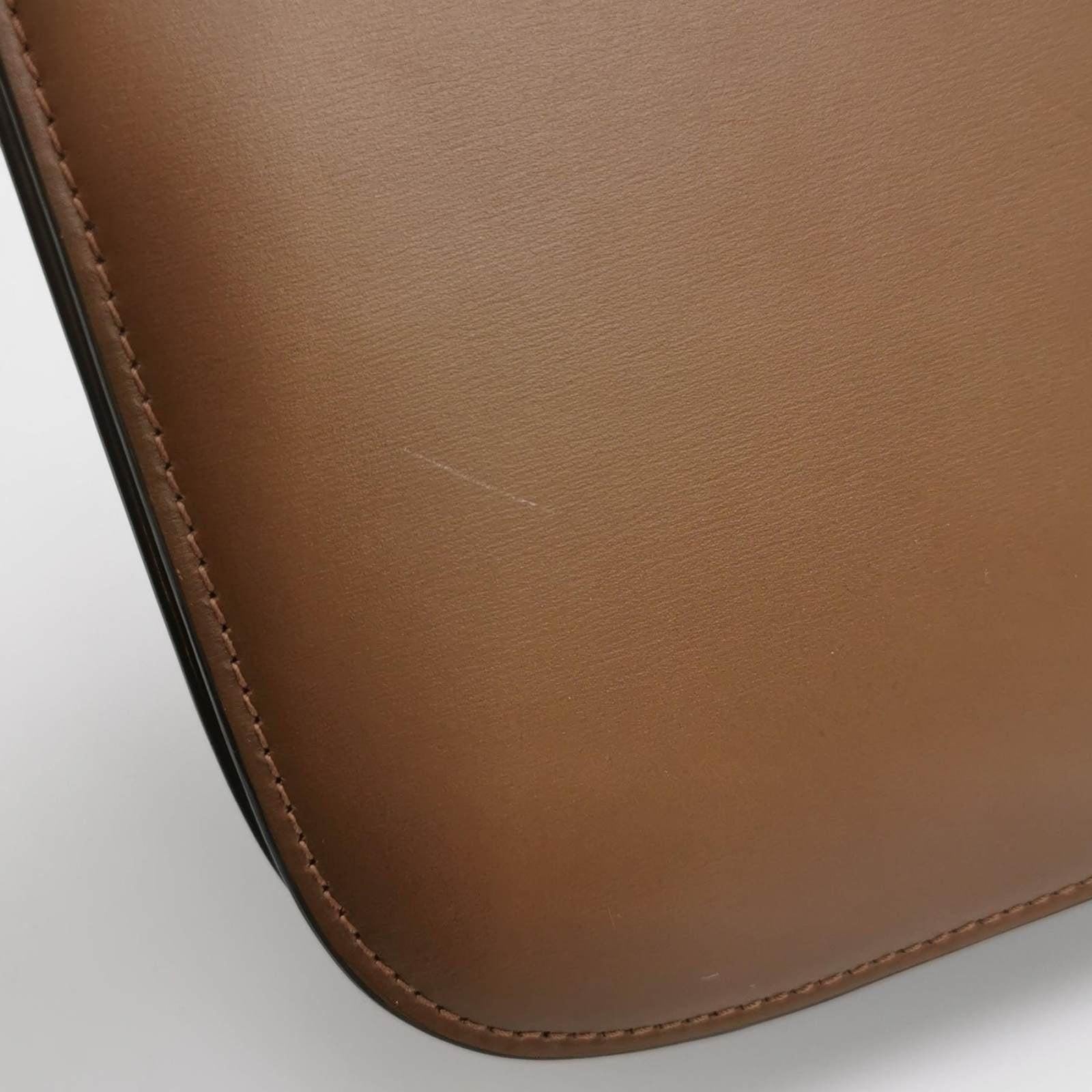 CELINE Classic Box Flap Caramel Brown Leather crossbody bag For Sale 4