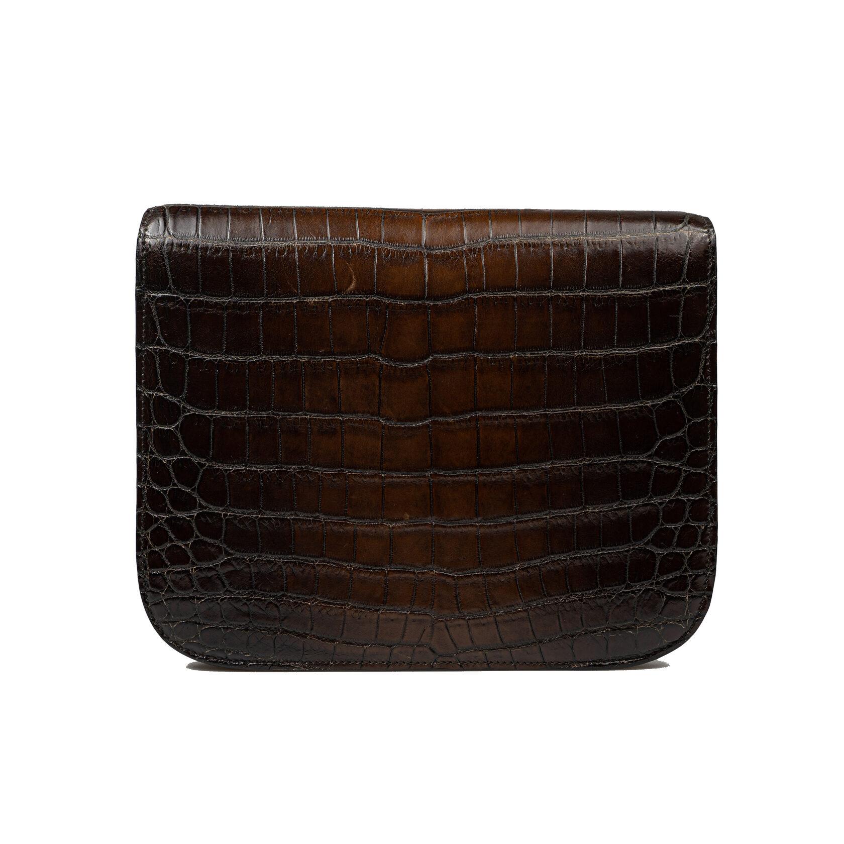 Celine Classic Box Medium in Crocodile Leather In Excellent Condition For Sale In Dover, DE