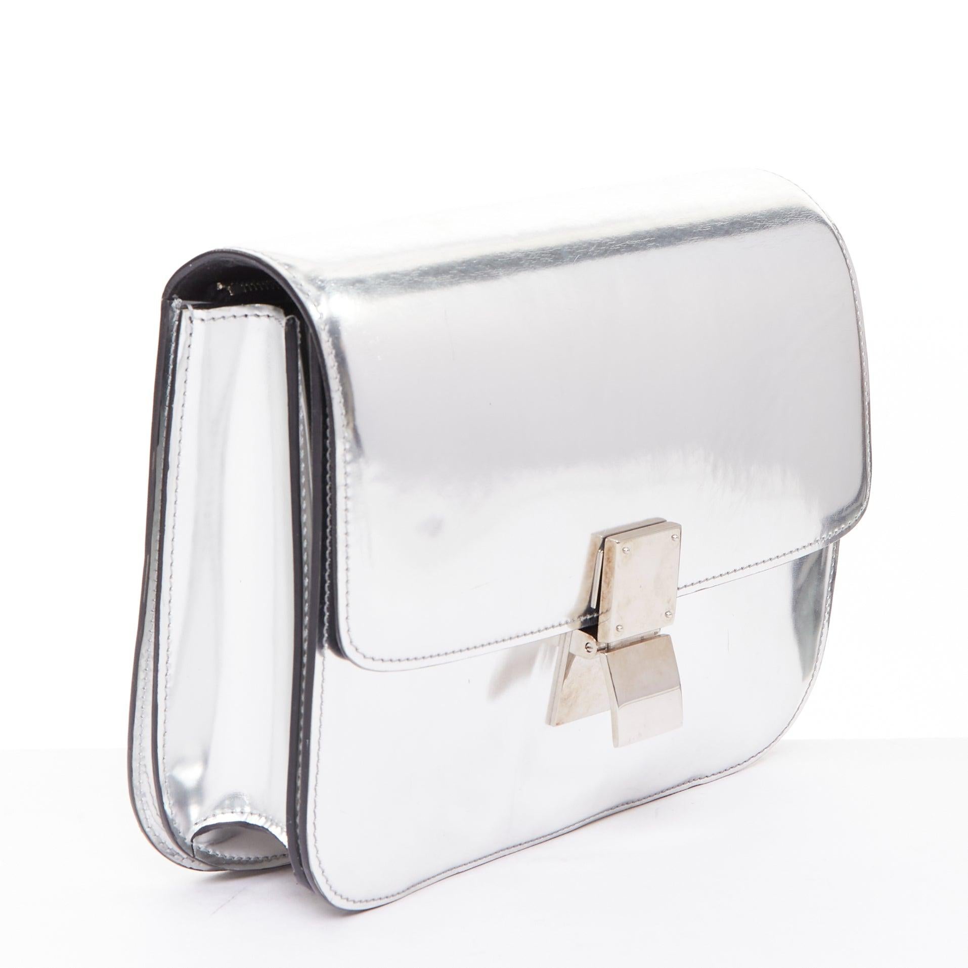 Celine Classic Box sac messager en cuir argenté à fermoir poussoir pour le corps. en vente 5