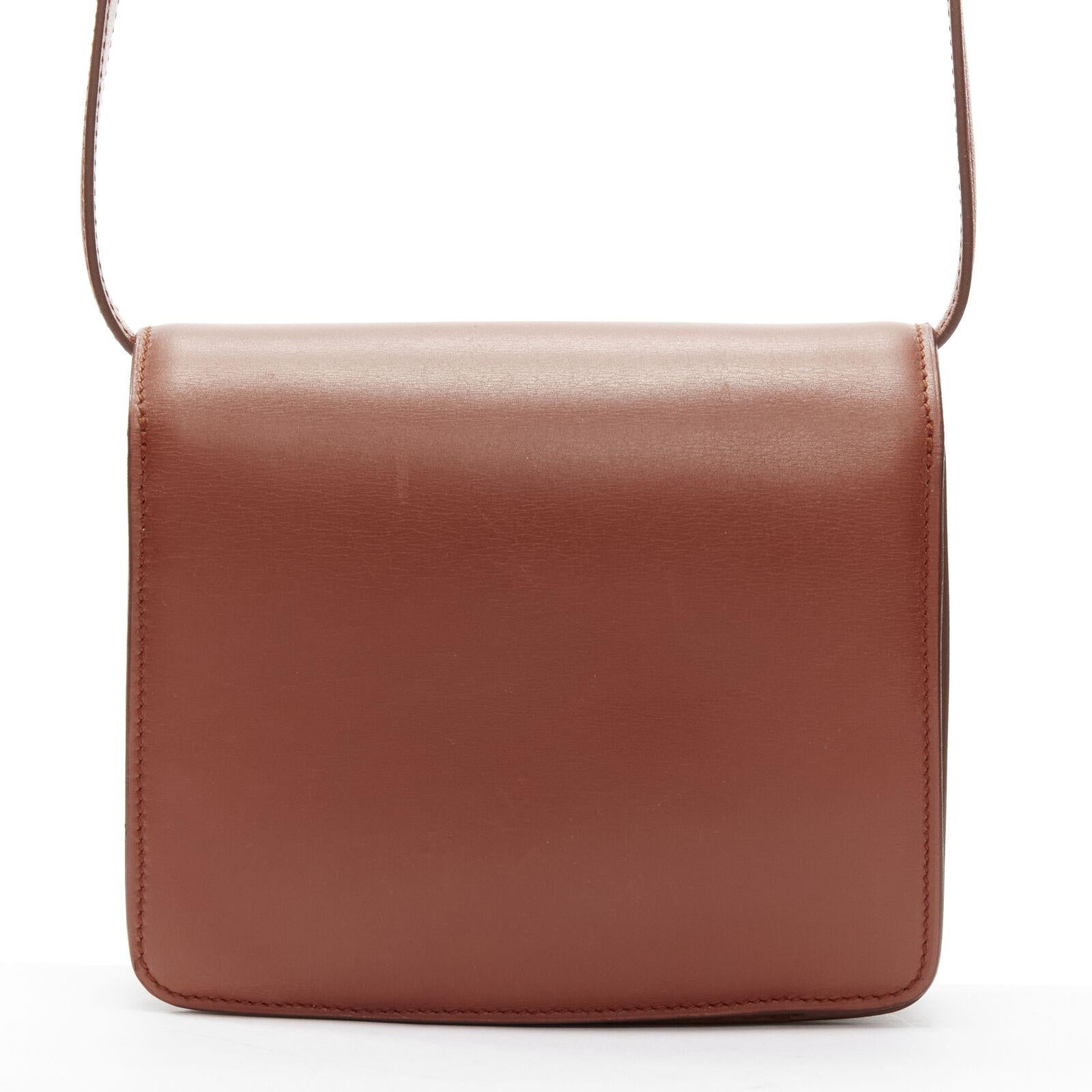 CELINE Classic Box tan marron en cuir de veau fermoir doré sac à bandoulière réglable Small Pour femmes en vente