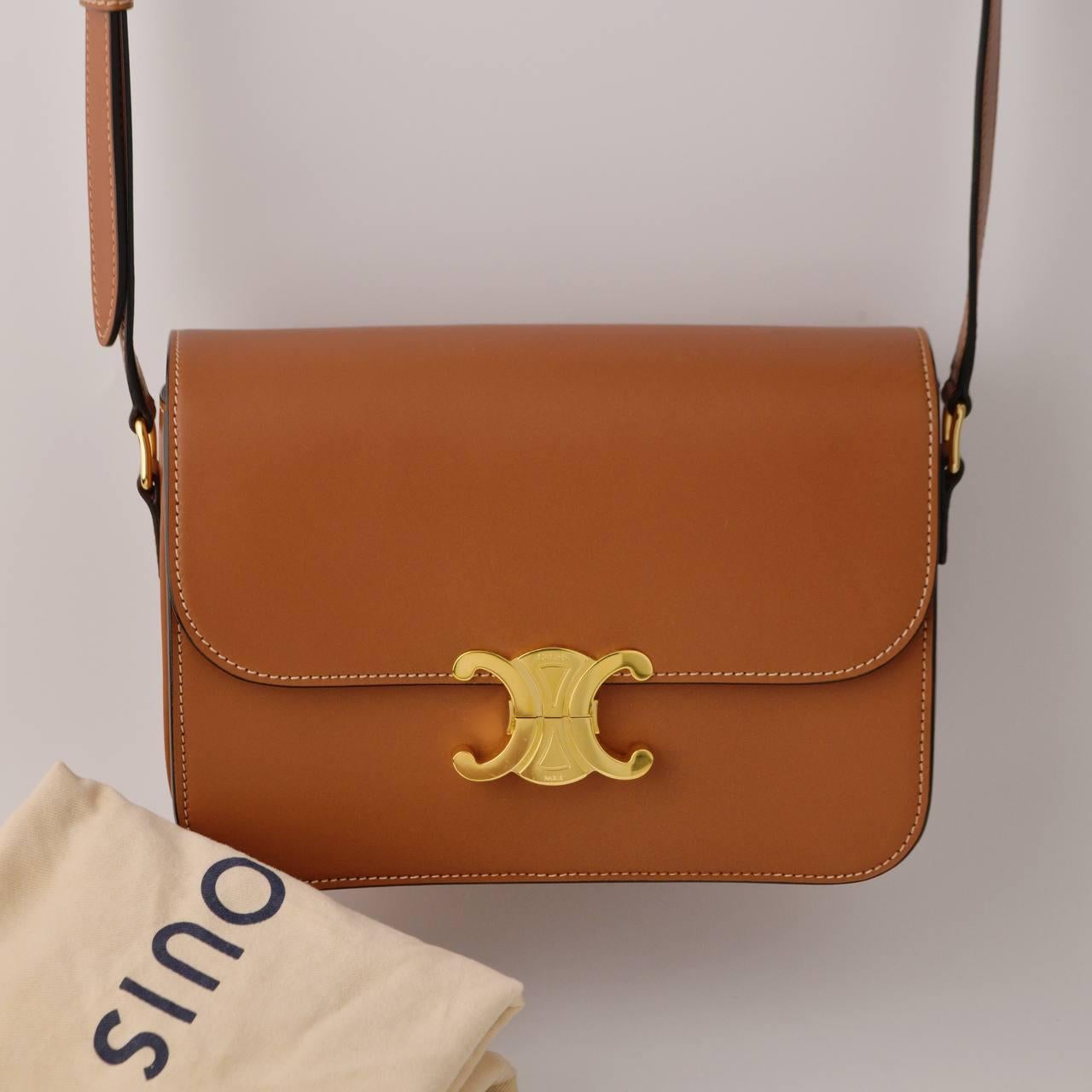 SKU	33301337
Comes With	Celine Dust Bag and Dandelion Authenticity Guarantee Only
Model	Classique Triomphe
Serial Number	W-*******
Metal	Gold-Plated
Materials	Calfskin
Condition	Excellent
Other Info	Dimensions: Approximately 22.5cm x 16.5cm x
