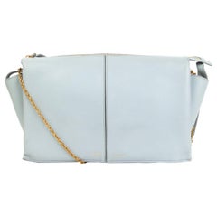 CELINE Wolkenblaue TRI-FOLD-Clutch auf Kette Supple aus natürlichem Kalbsleder