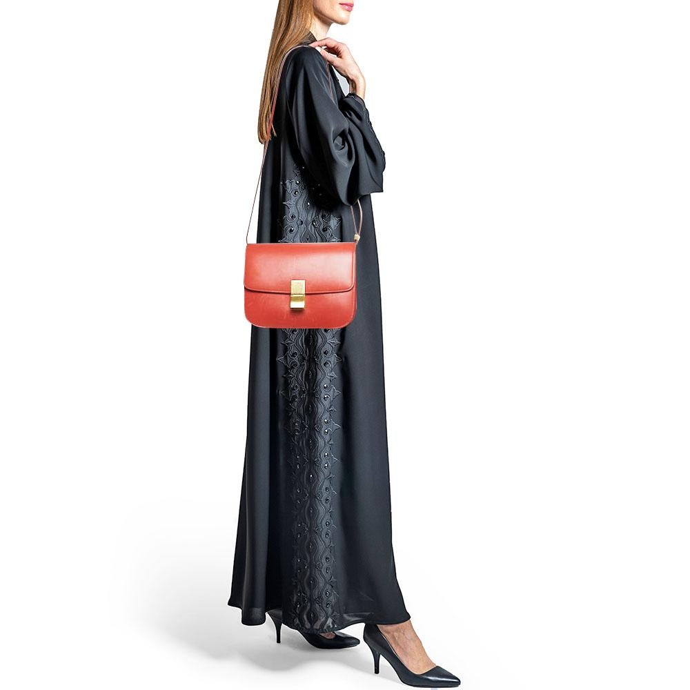 Celine Coral Red Leather Medium Classic Box Shoulder Bag In Fair Condition For Sale In Dubai, Al Qouz 2