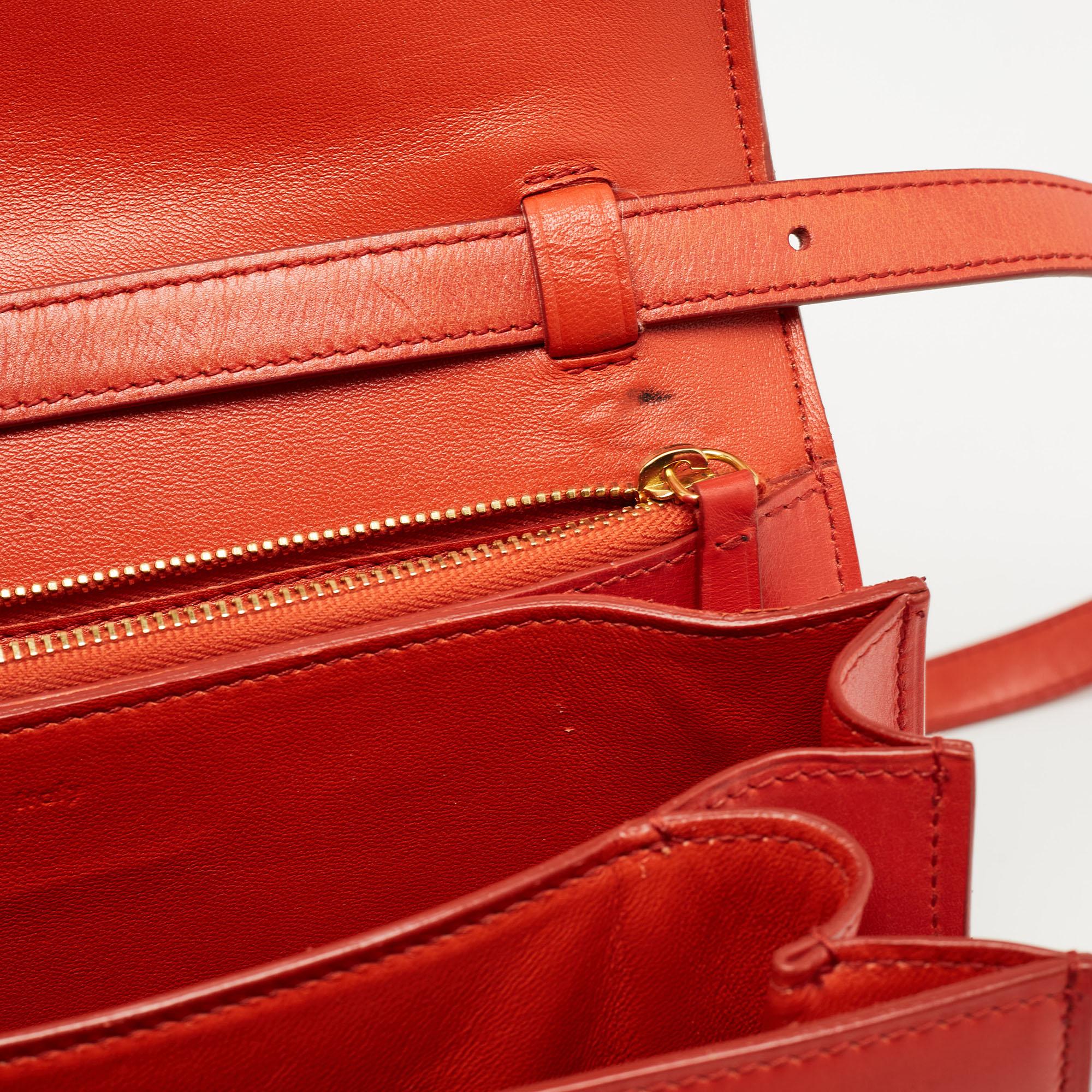 Celine Coral Red Leather Medium Classic Box Shoulder Bag For Sale 1
