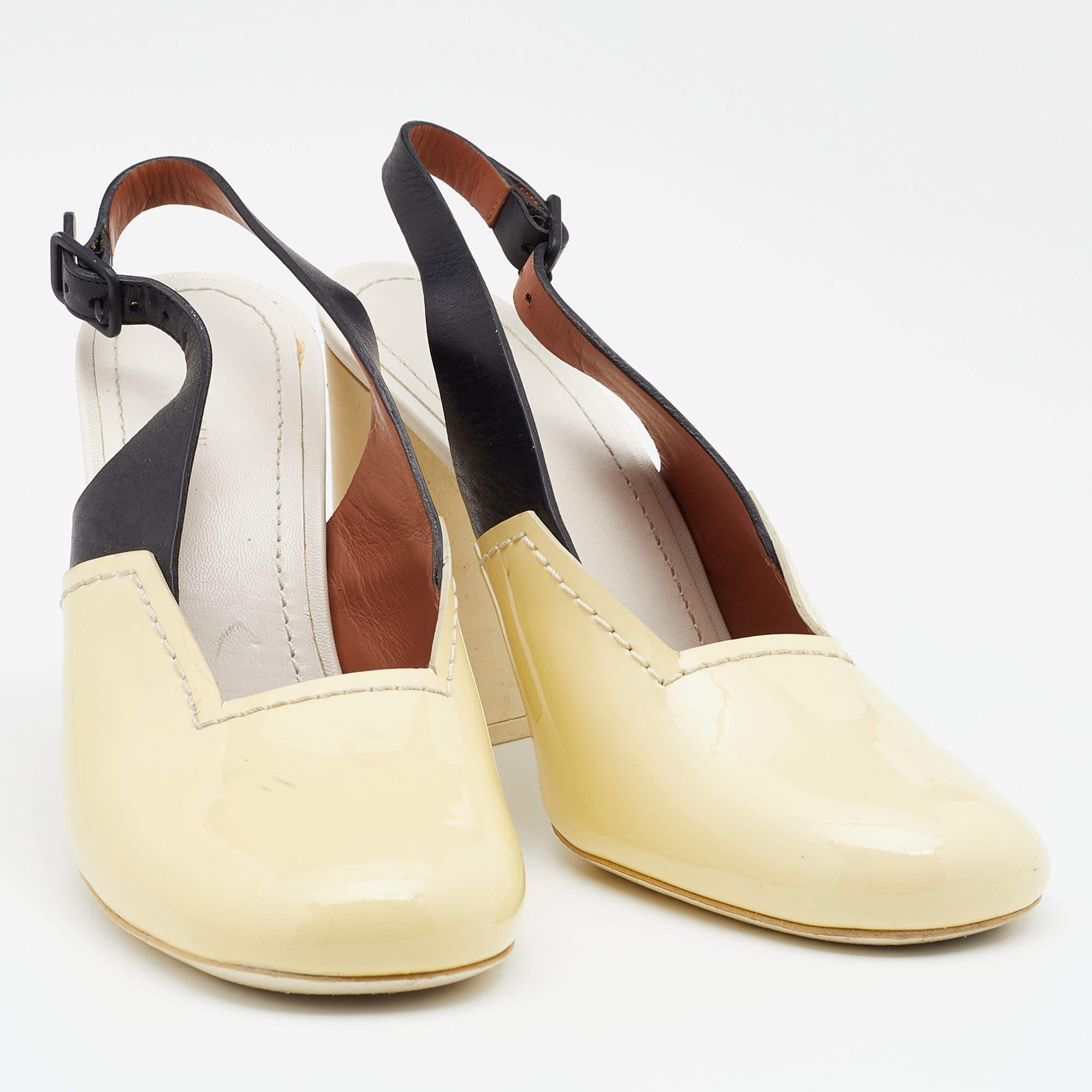 Celine Cream/Black Patent And Leather Slingback Sandals Size 38 In Good Condition In Dubai, Al Qouz 2