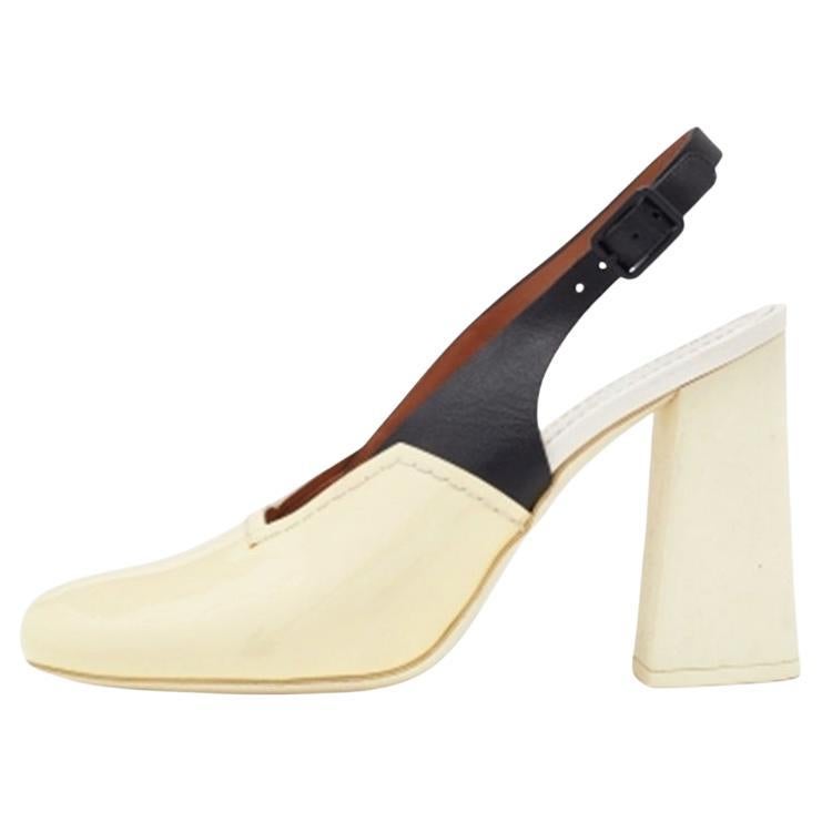 Celine Cream/Black Patent And Leather Slingback Sandals Size 38 For Sale