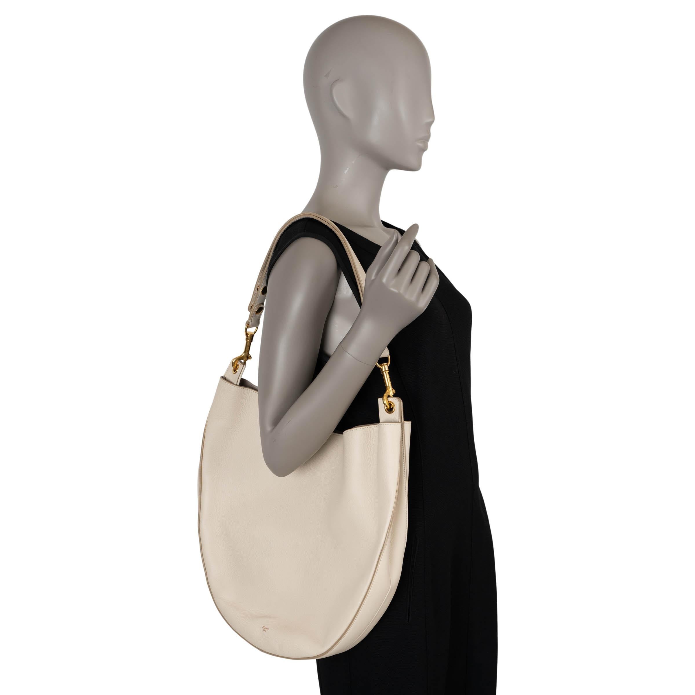Sac HOBO LARGE en cuir crème de Celine en vente 4