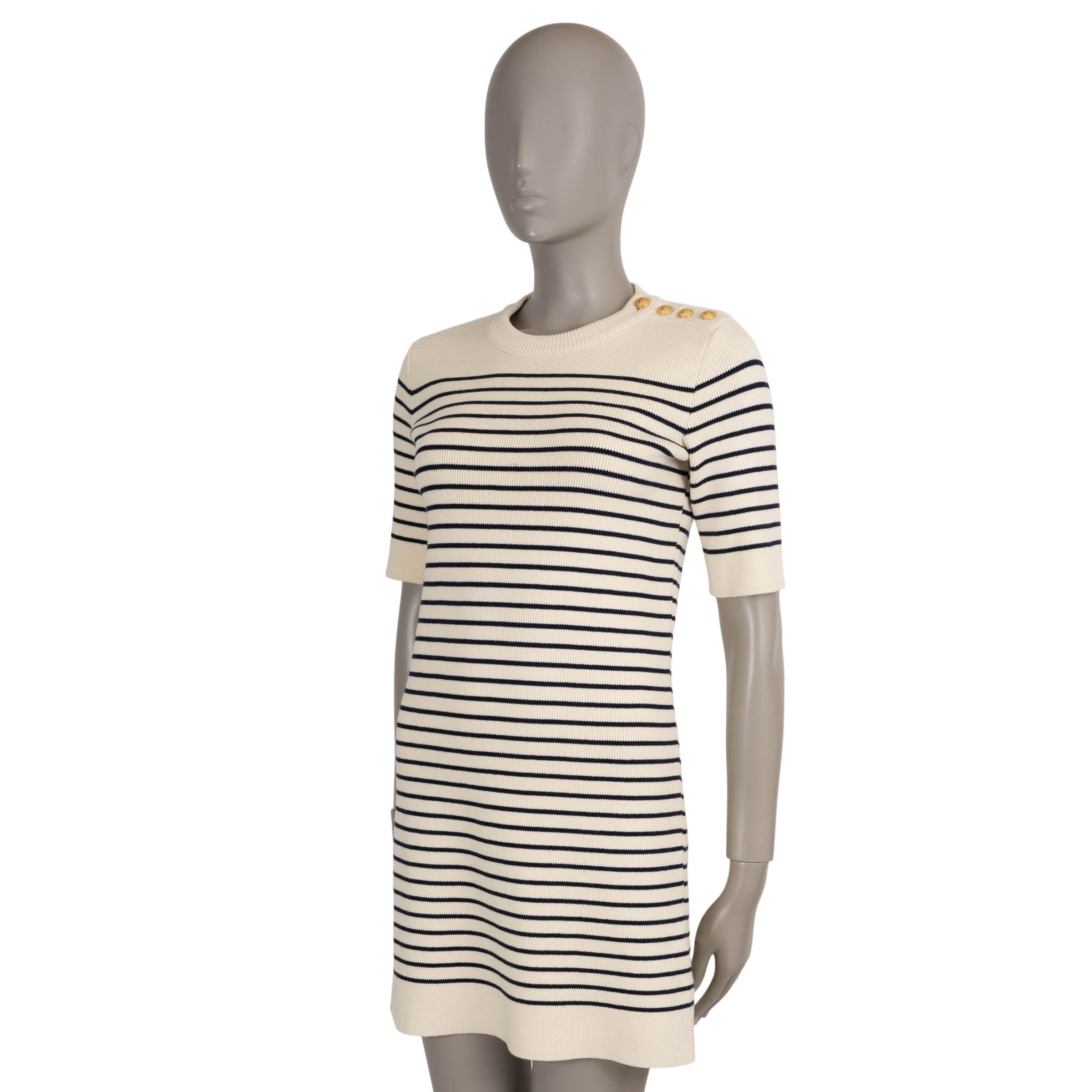 Este vestido 100% auténtico de Celine en algodón a rayas Marinière crema y azul marino (92%), poliamida (7%) y elastano (1%) captura la esencia de la elegancia náutica con un toque moderno. La silueta entallada y la longitud mini crean una forma