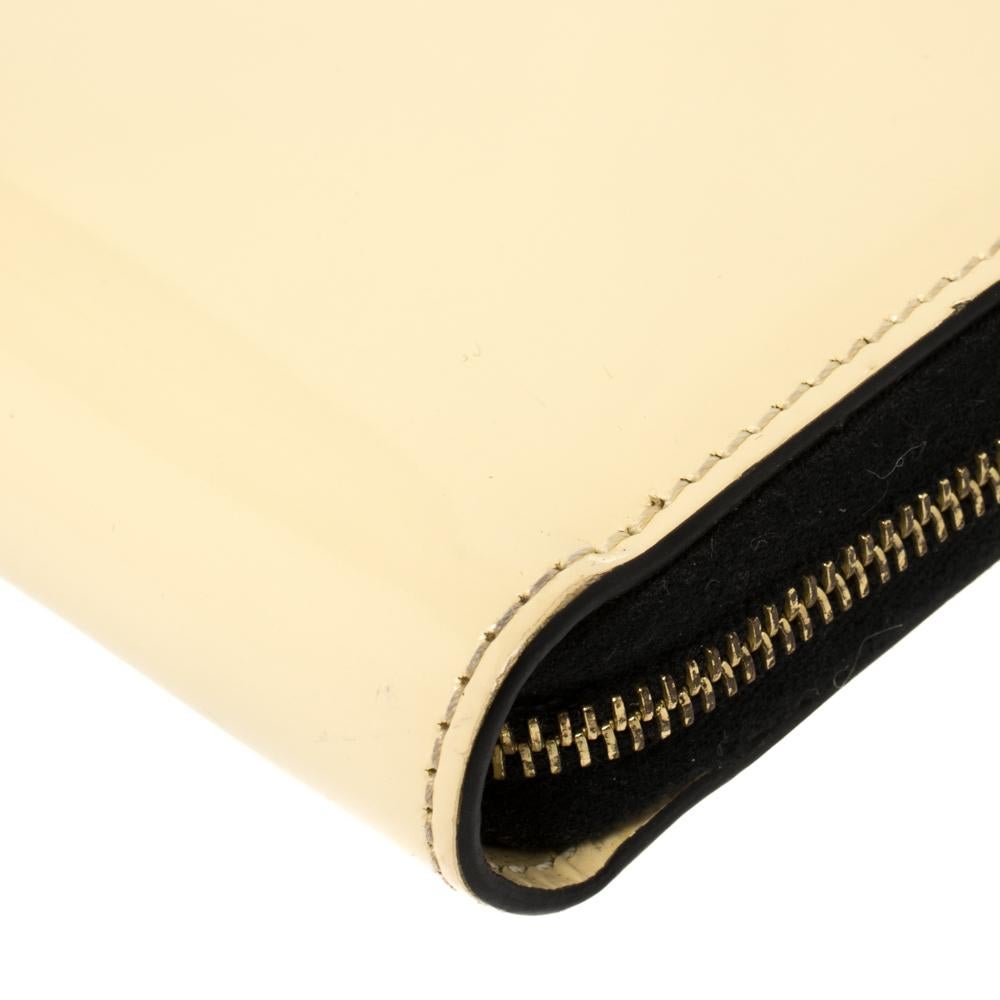 Celine Cream Patent Leather Zip Around Wallet In Good Condition In Dubai, Al Qouz 2