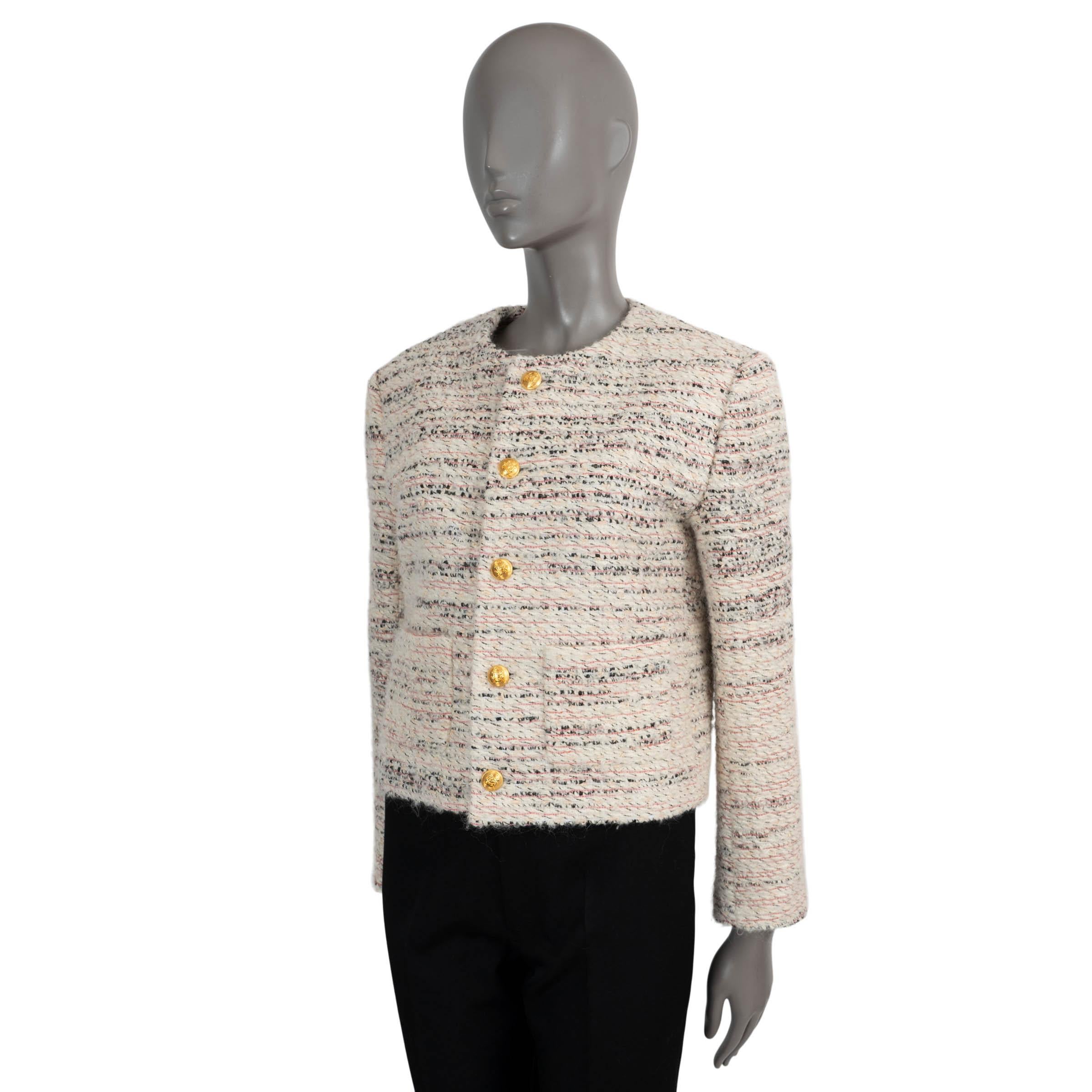 100% authentische Celine Chasseur Tweedjacke aus cremefarbener Wolle (41%), Mohair (38%), Nylon (8%), Polyester (6%), Seide (4%) und Viskose (3%) mit Details in Rot und Schwarz. Mit kragenlosem Rundhalsausschnitt, kastig geschnittener Silhouette,