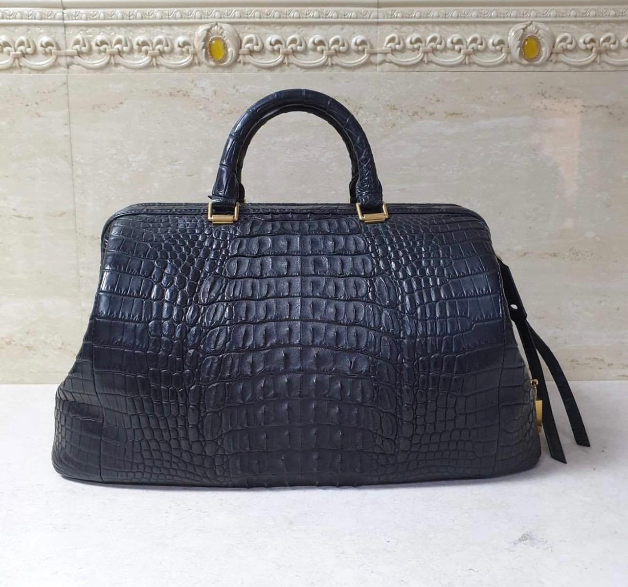 Celine - Sac de bowling en crocodile Pour femmes en vente