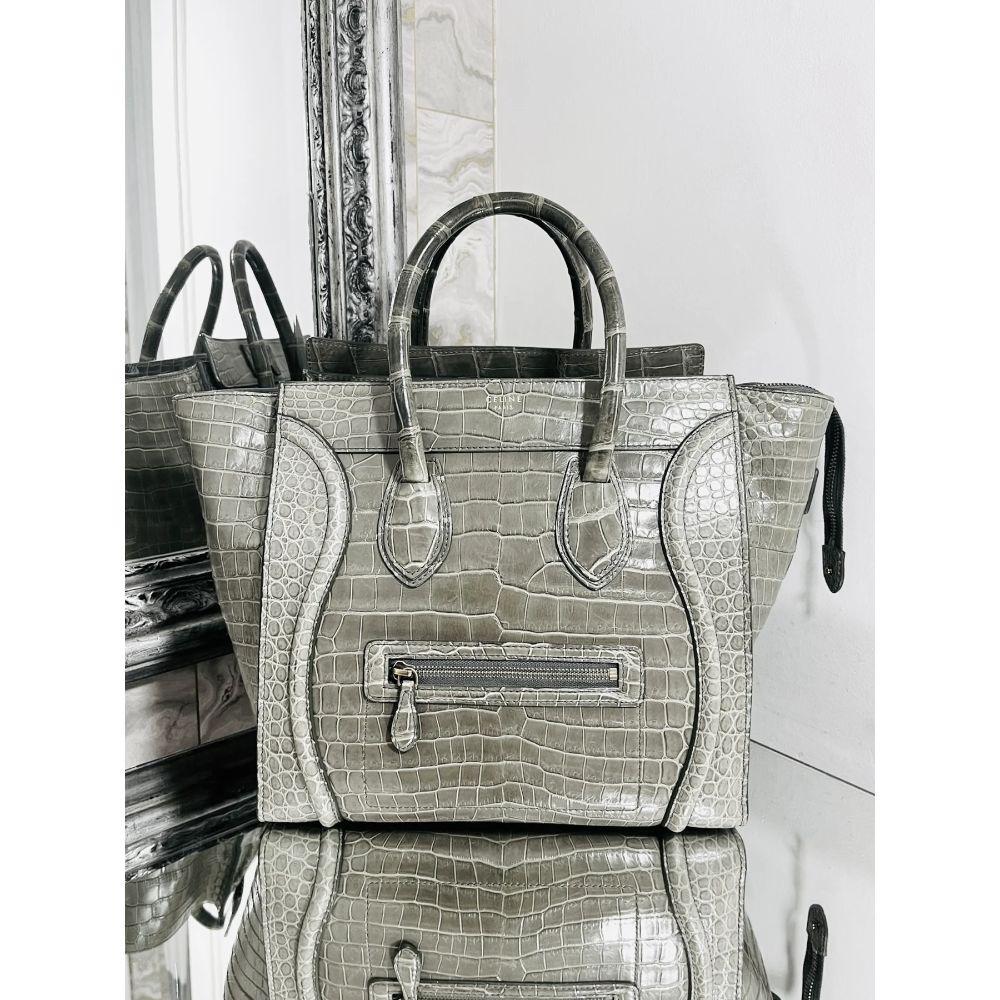 Celine Crocodile Skin Luggage Bag

Luxury tote bag in exotic skin. Grey with a greenish undertone, shiny Crocodile skin with gold hardware. With sturdy top carry handles and detailed stitching. Leather interior.

Additional information:
Size – 39 W