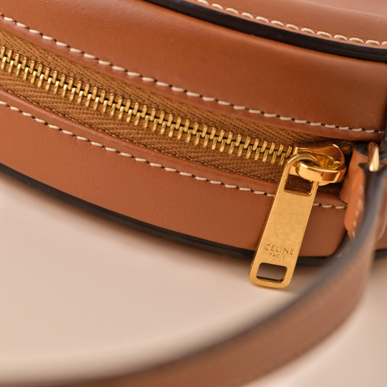 Céline Cuir Triomphe Tan Leather Oval Crossbody Bag For Sale 8