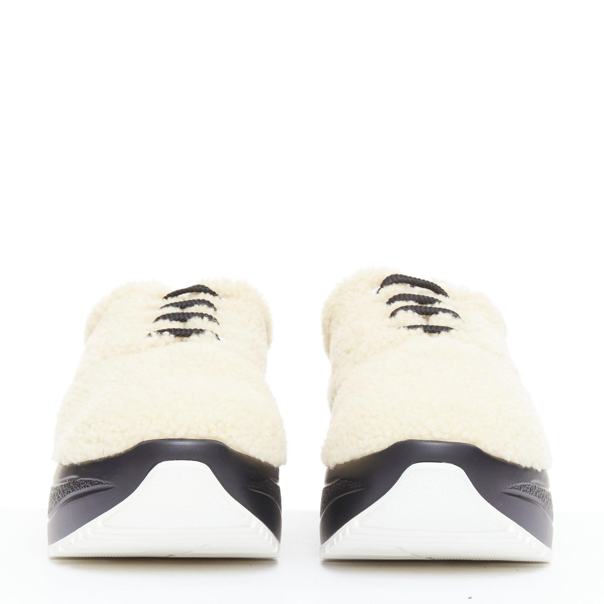 CELINE Entrega beige shearling negro entresuela chunky sneakers EU40 Blanco en venta