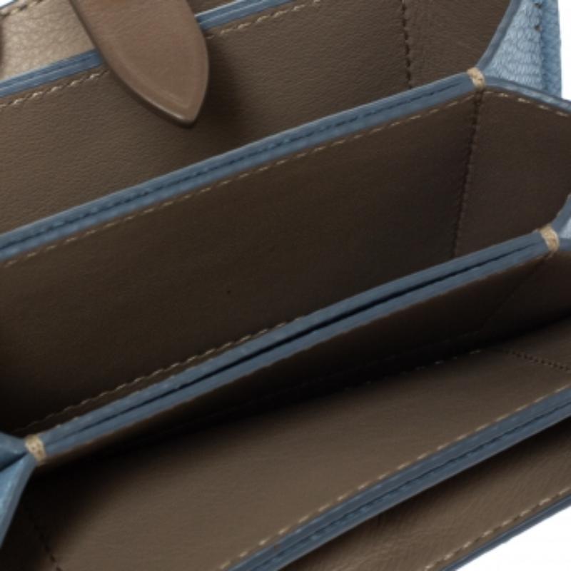 Portacarte Celine in pelle granulata blu polvere Accordeon In condizioni buone in vendita a Dubai, Al Qouz 2