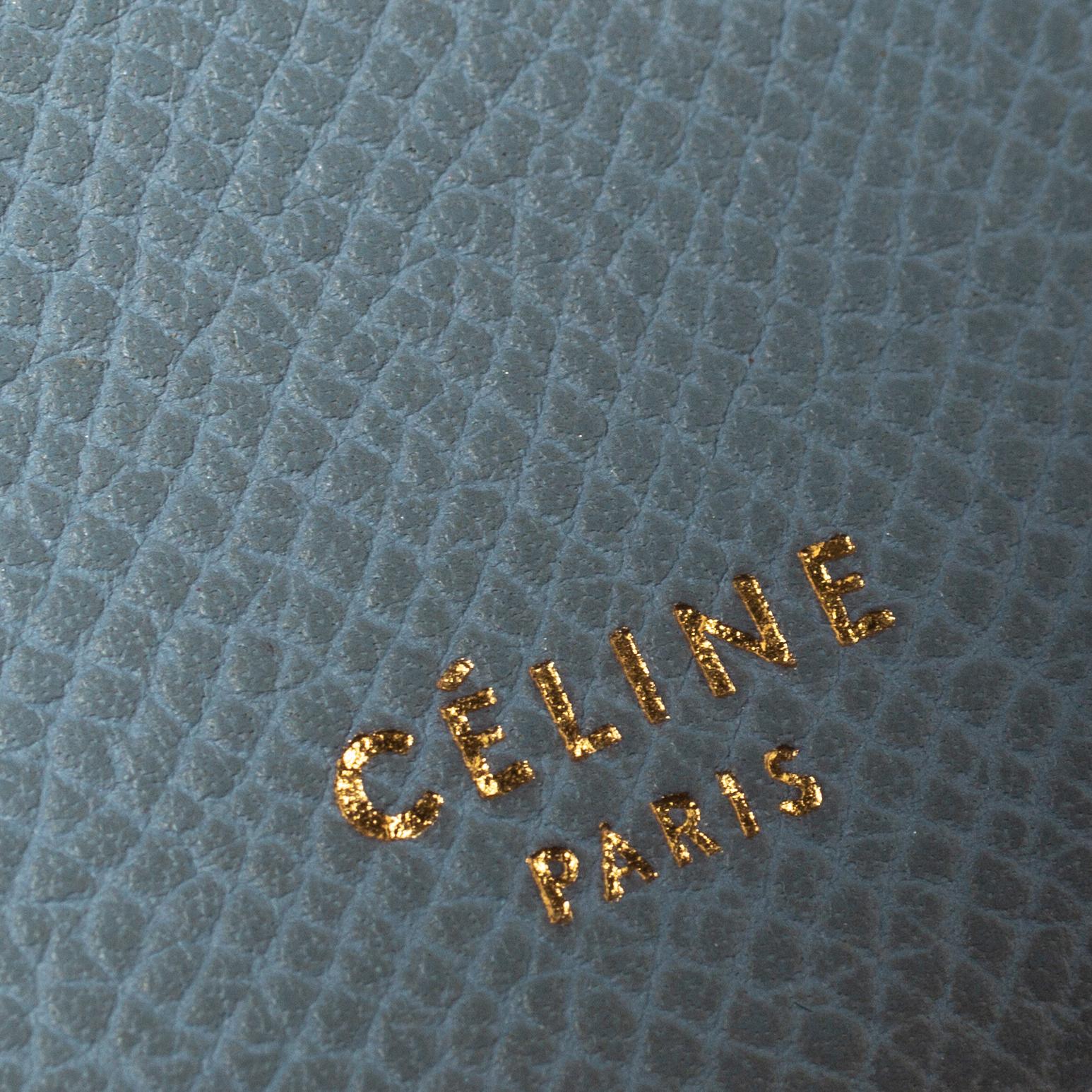 Porte-cartes Accordeon en cuir grainé bleu poussière de Celine en vente 2