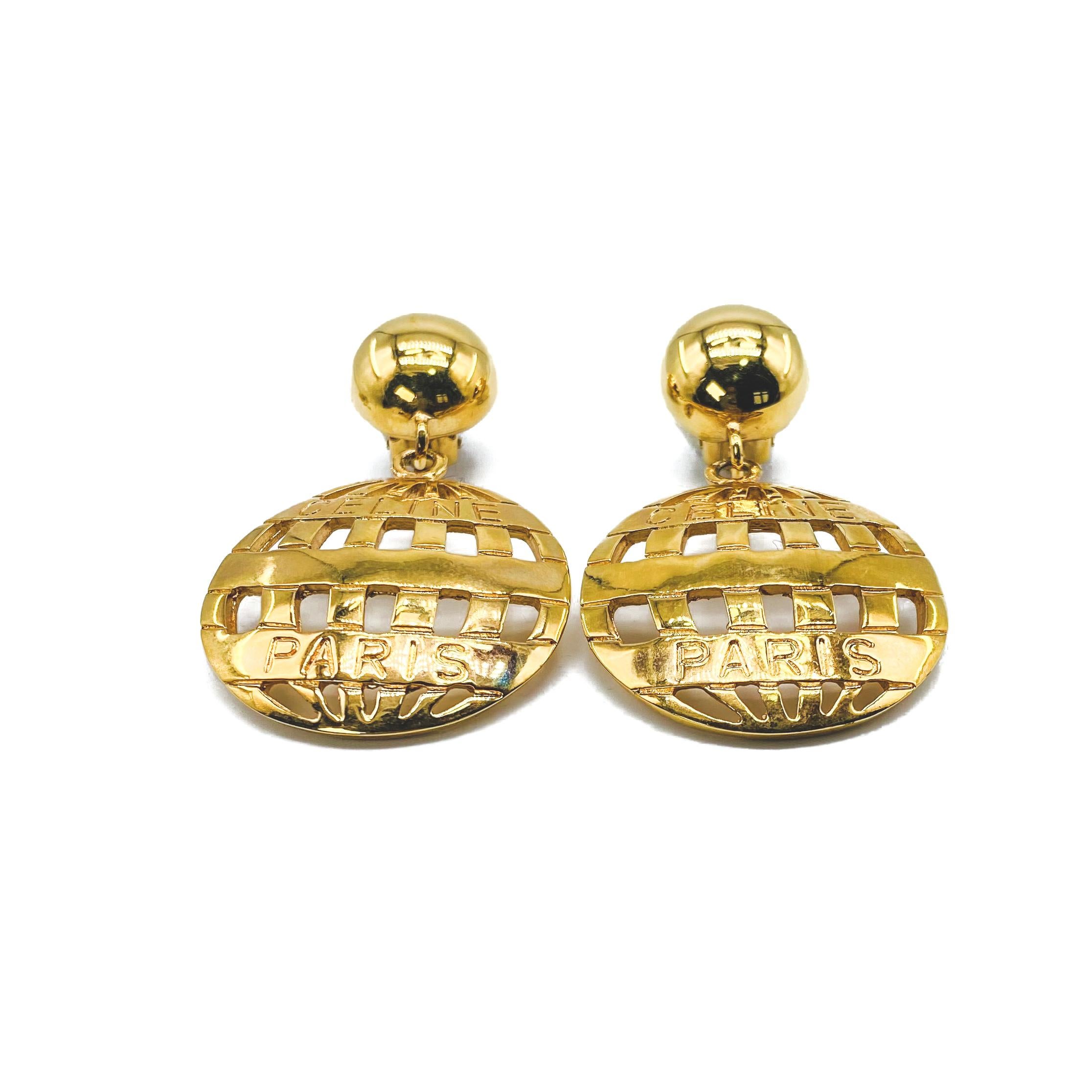 Celine Vintage 1990s Clip On Earrings

Incredible statement drop earrings from the house of Celine

Detail
-Made in Italy in the early 1990s 
-Crafted from gold plated metal
-Embossed with Celine Paris

Size & Fit
-Length approx 2.5 inches
-Width