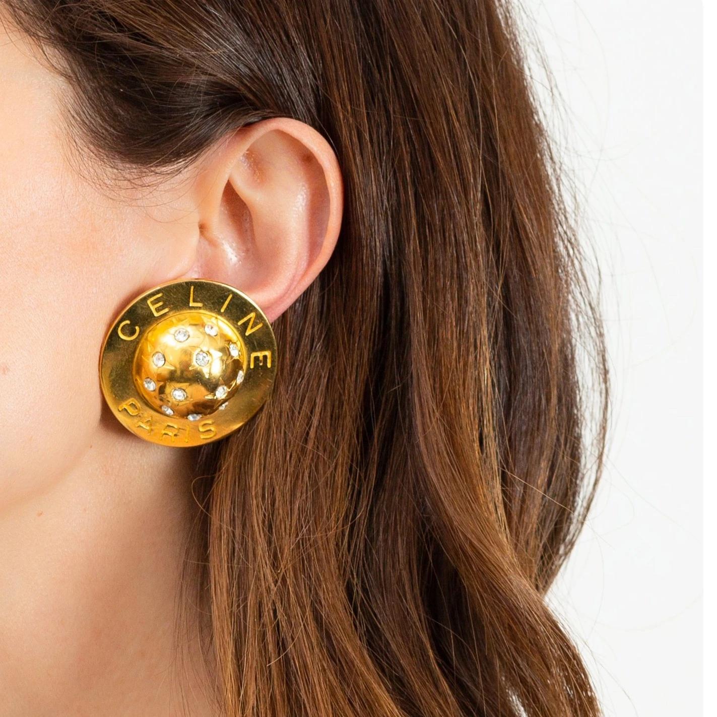 Celine 1990s Large Globe Statement Earrings

Incredible oversized iconic globe earrings - early 90s Celine at its best 

Detail

-Made in Italy in the 1990s

-Crafted from high quality gold plated metal and set with crystals

-Feature the iconic