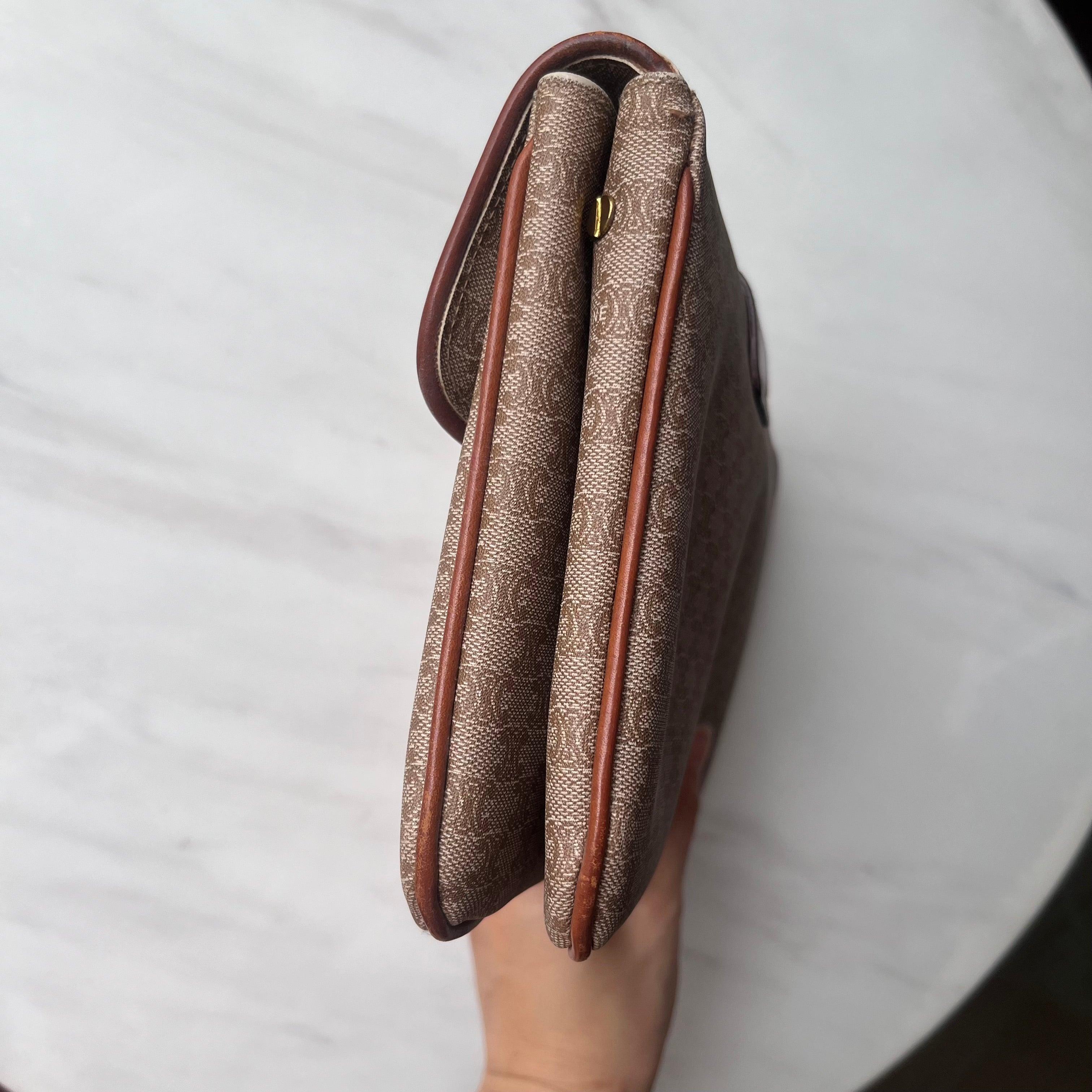 Women's Celine Envelope Clutch bag in Brown Monogram For Sale