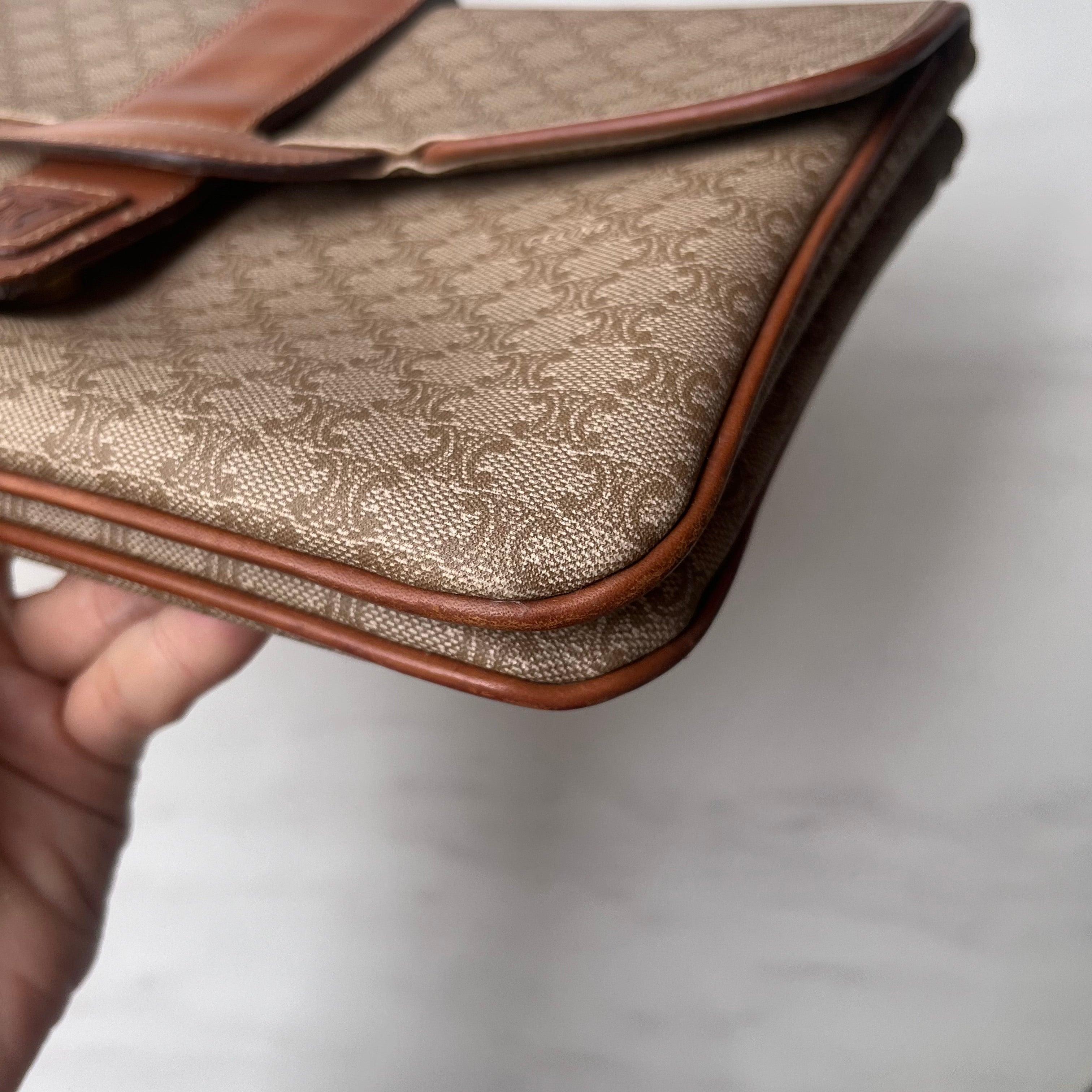 Celine Envelope Clutch bag in Brown Monogram For Sale 3