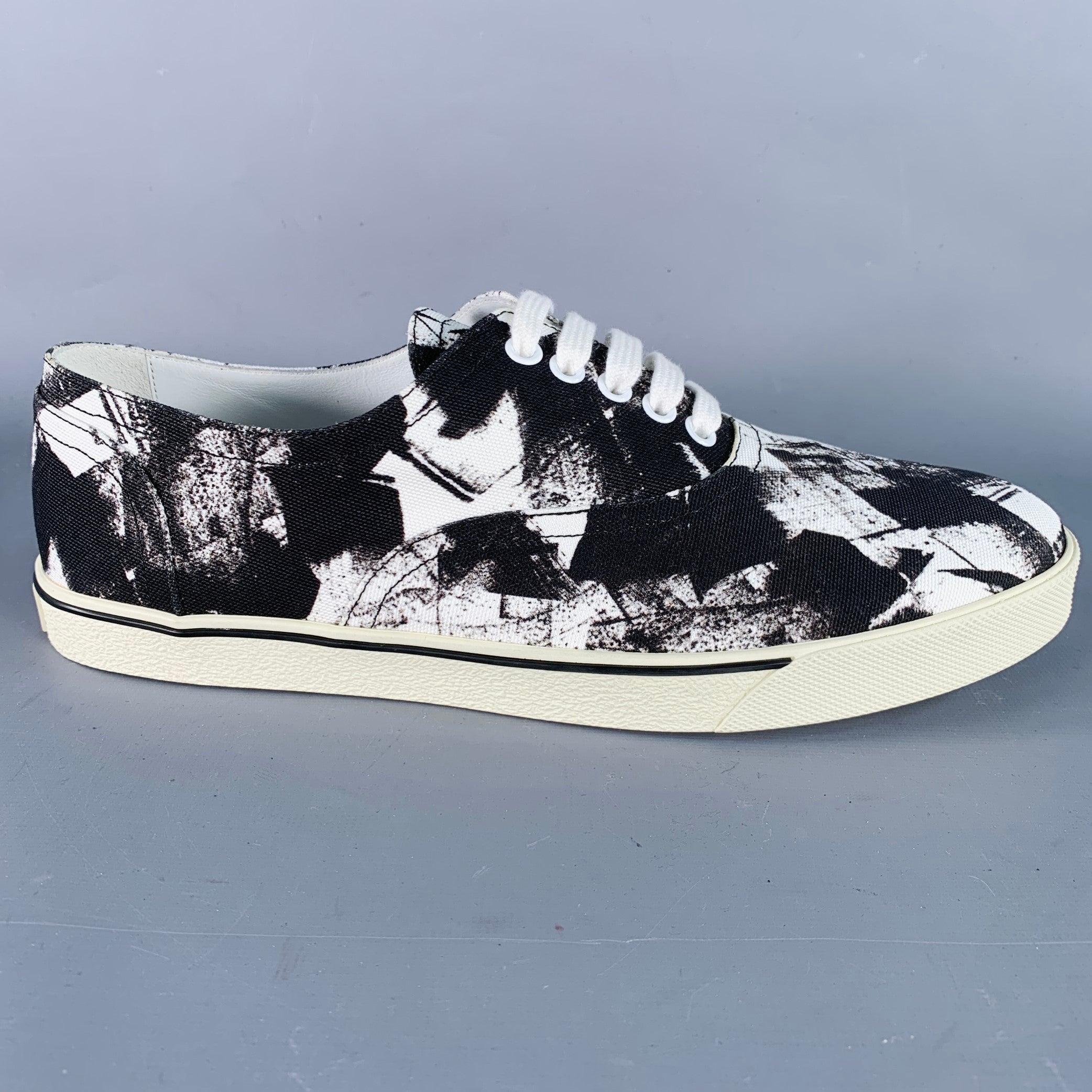 Baskets Celine automne 2019
en toile noire et blanche avec un design marbré, un modèle bas et une fermeture à lacets. Livré avec boîte. Fabriqué en Italie. Nouveau avec boîte. 

Marqué :   190010925 42Semelle : 11 pouces  x 3,75 pouces 
  
  
