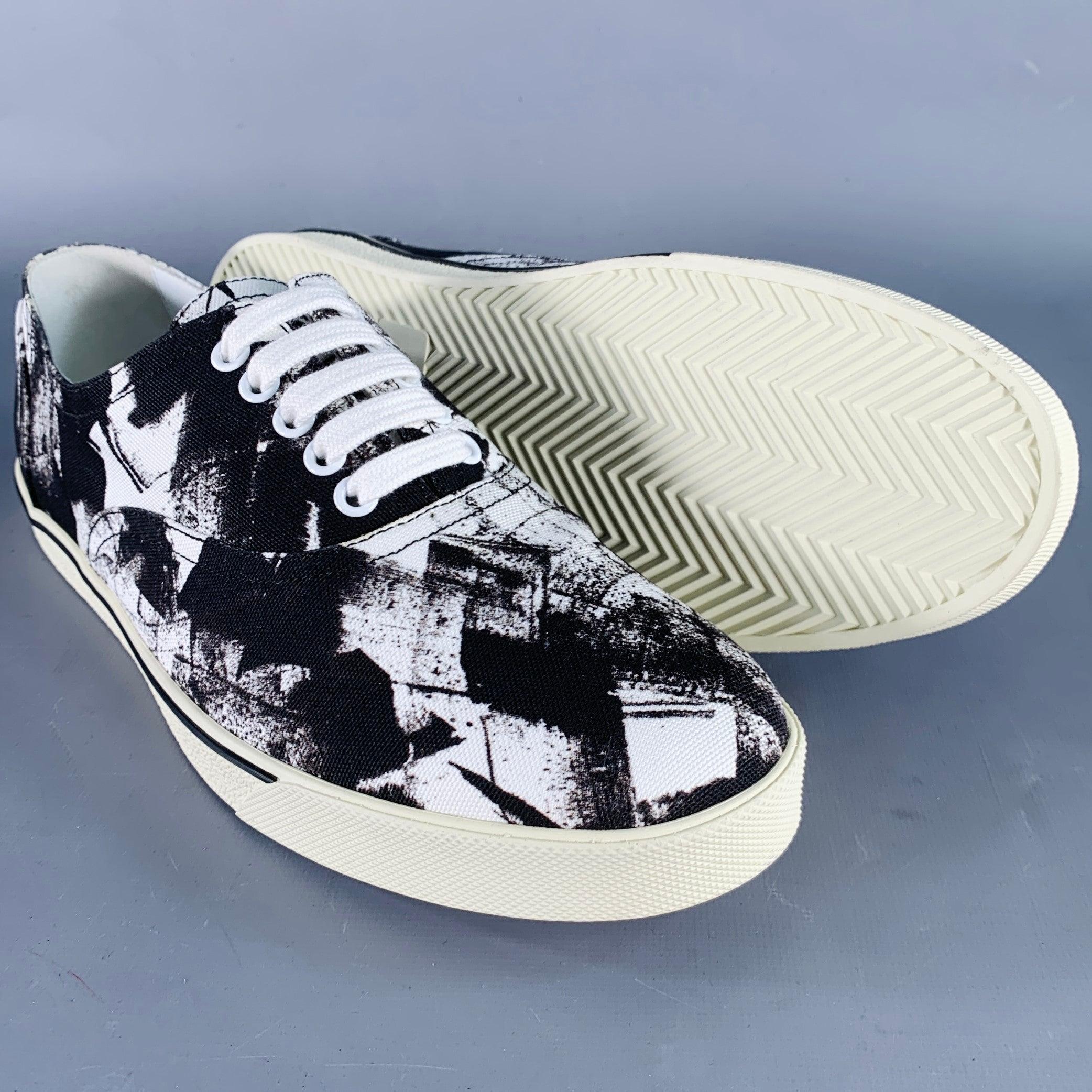 Celine Fall 2019 Size 9 Black White Marbled Canvas Lace-Up Sneakers Pour hommes en vente