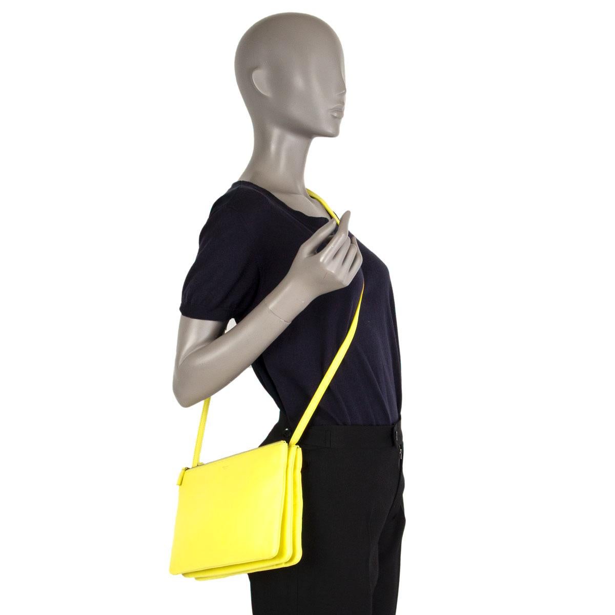CELINE Fluo yellow leather TRIO LARGE Crossbody Shoulder Bag In Good Condition In Zürich, CH