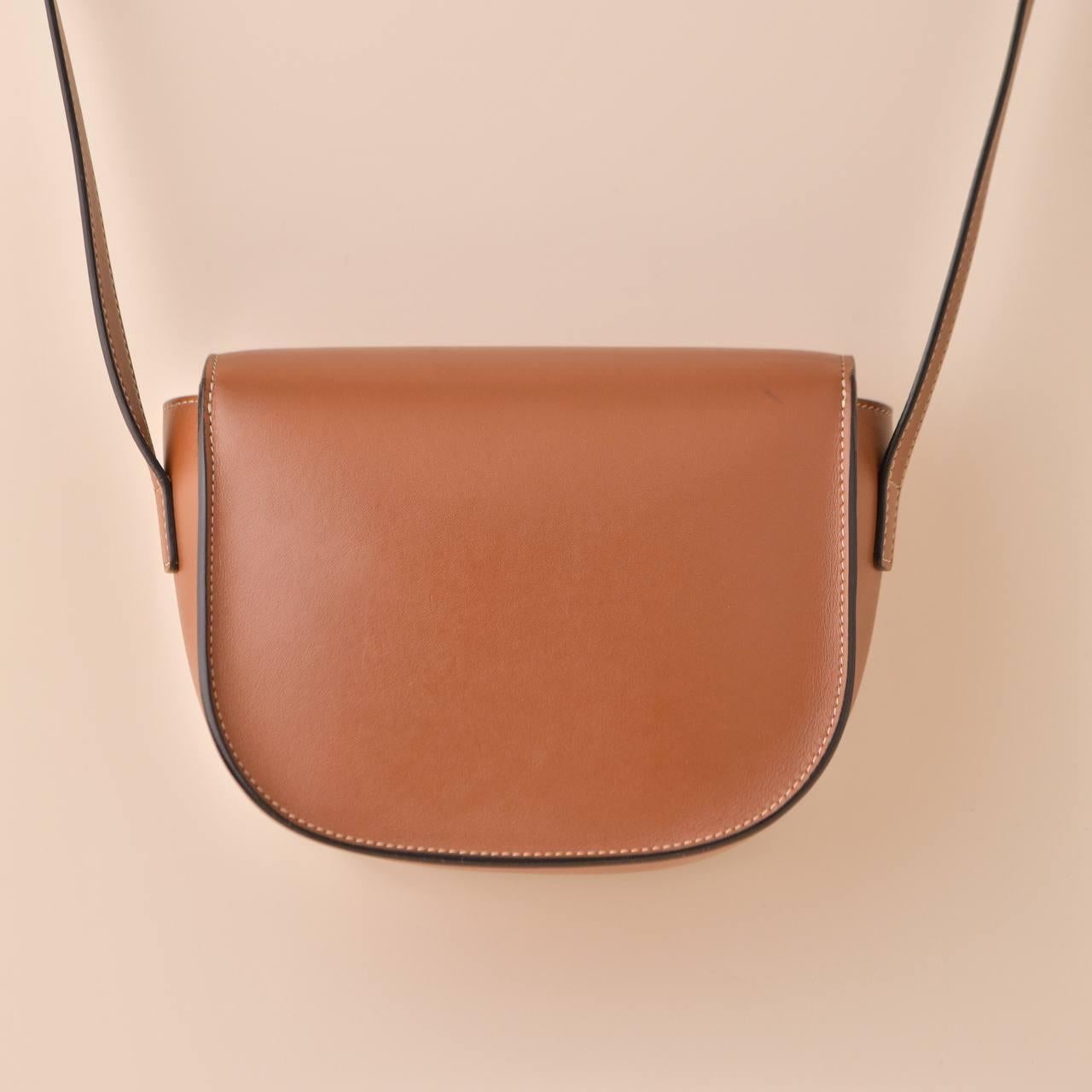 Céline Folco Cuir Triomphe Calfskin Tan Shoulder Bag For Sale 6