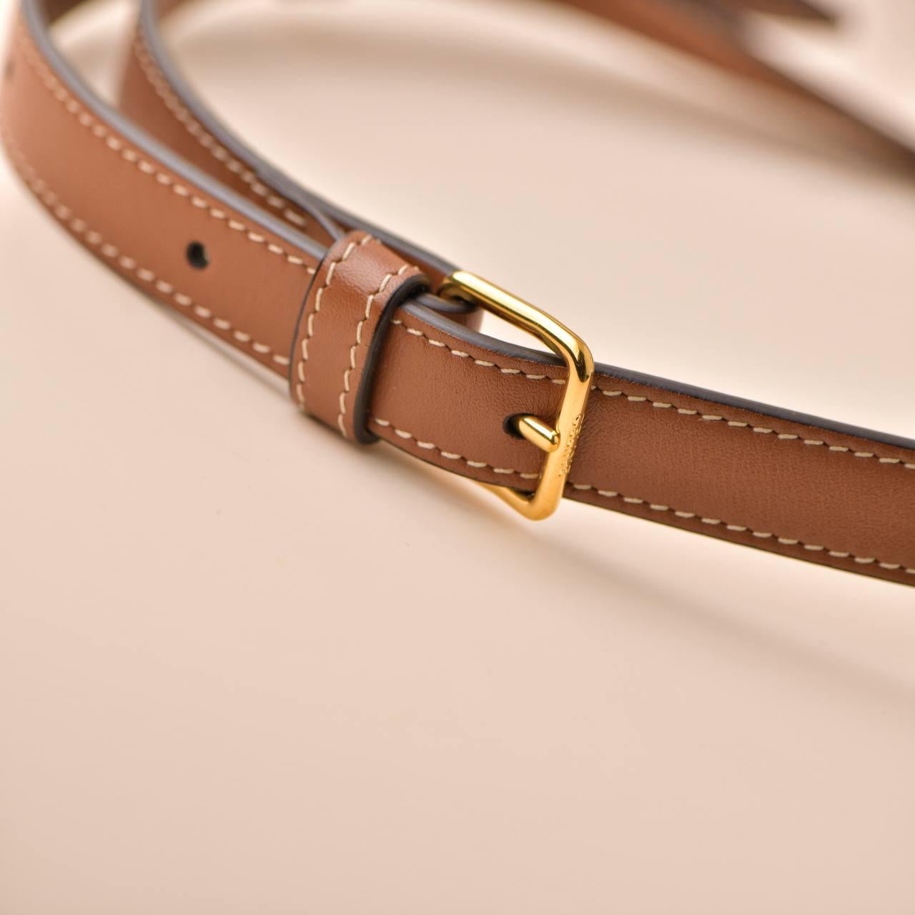 Céline Folco Cuir Triomphe Calfskin Tan Shoulder Bag In Excellent Condition For Sale In Banbury, GB