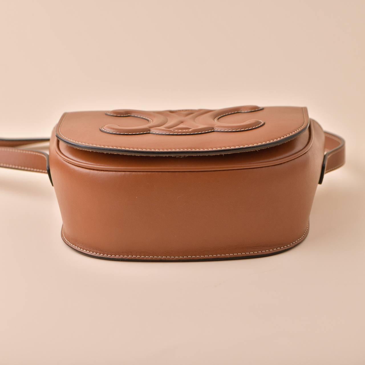 Céline Folco Cuir Triomphe Calfskin Tan Shoulder Bag For Sale 3