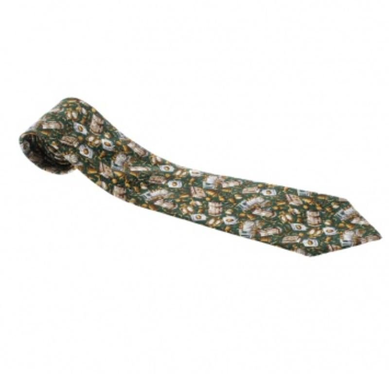 Corbata de seda tradicional estampada verde Céline en Bueno estado para la venta en Dubai, Al Qouz 2