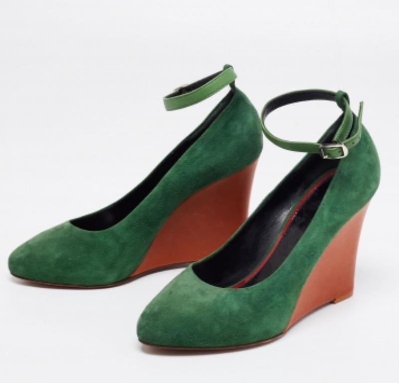 Celine Green Suede Wedge Ankle Strap Pumps Size 39 In Good Condition For Sale In Dubai, Al Qouz 2