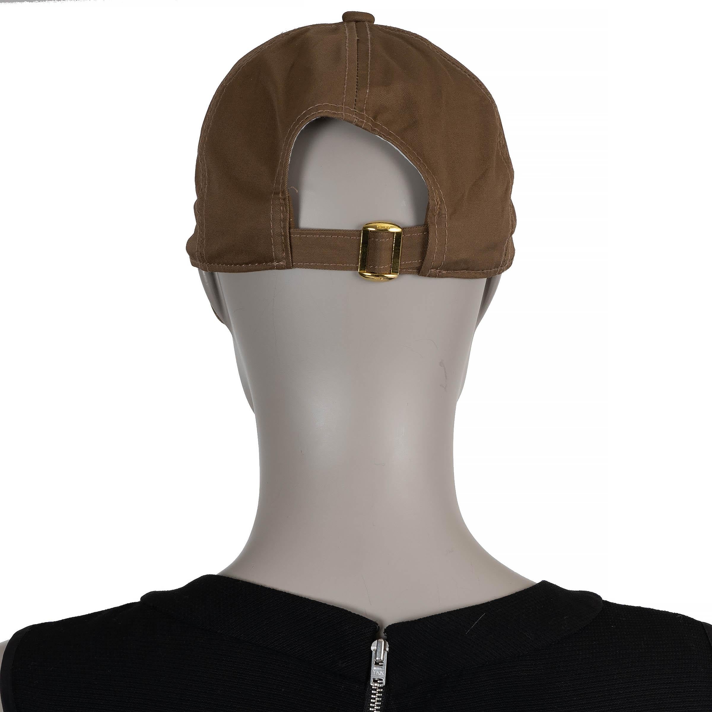 CELINE Greige cotton TRIOMPHE BASEBALL CAP Hat M In New Condition For Sale In Zürich, CH