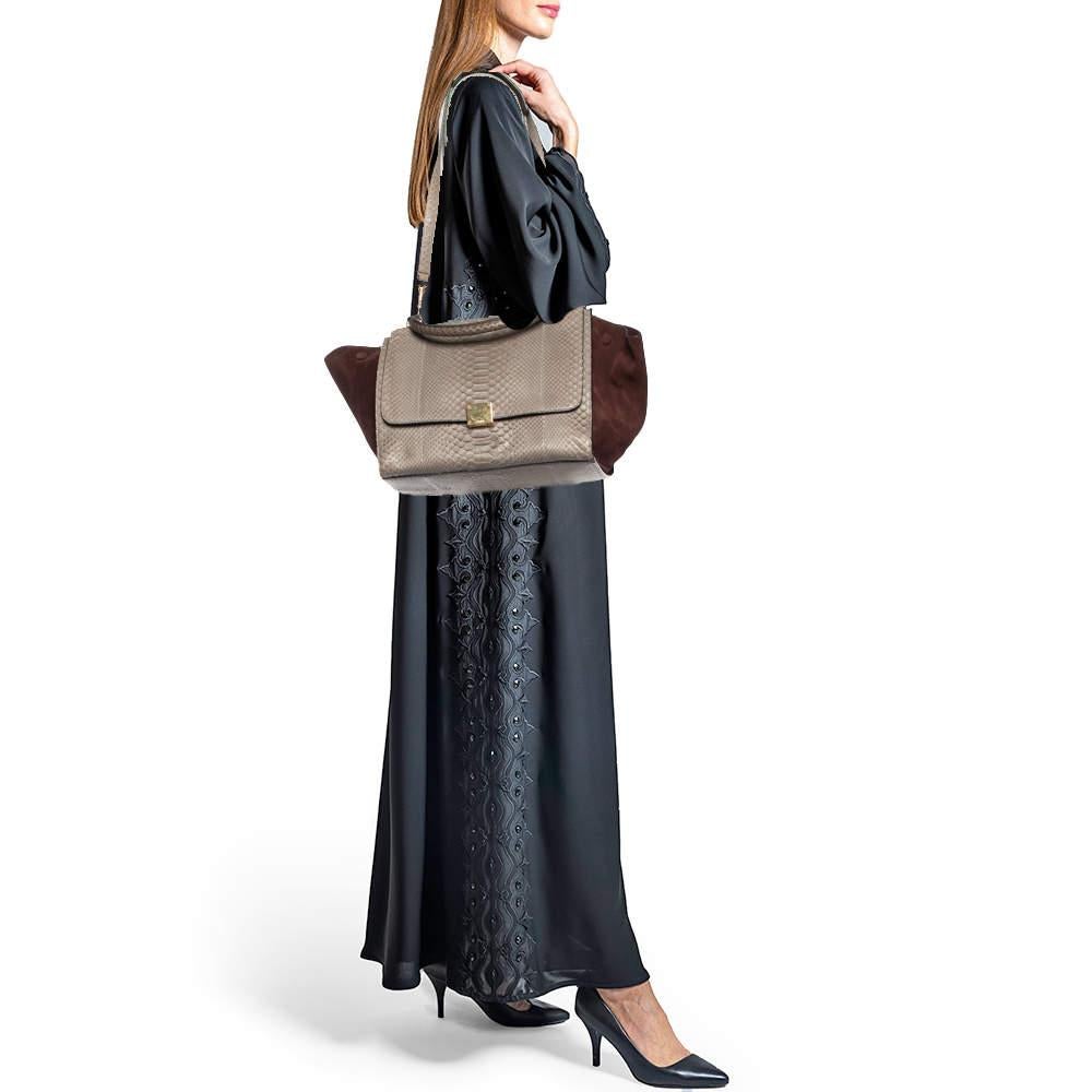 Celine Grey/Burgundy Python and Suede Medium Trapeze Bag In Good Condition For Sale In Dubai, Al Qouz 2