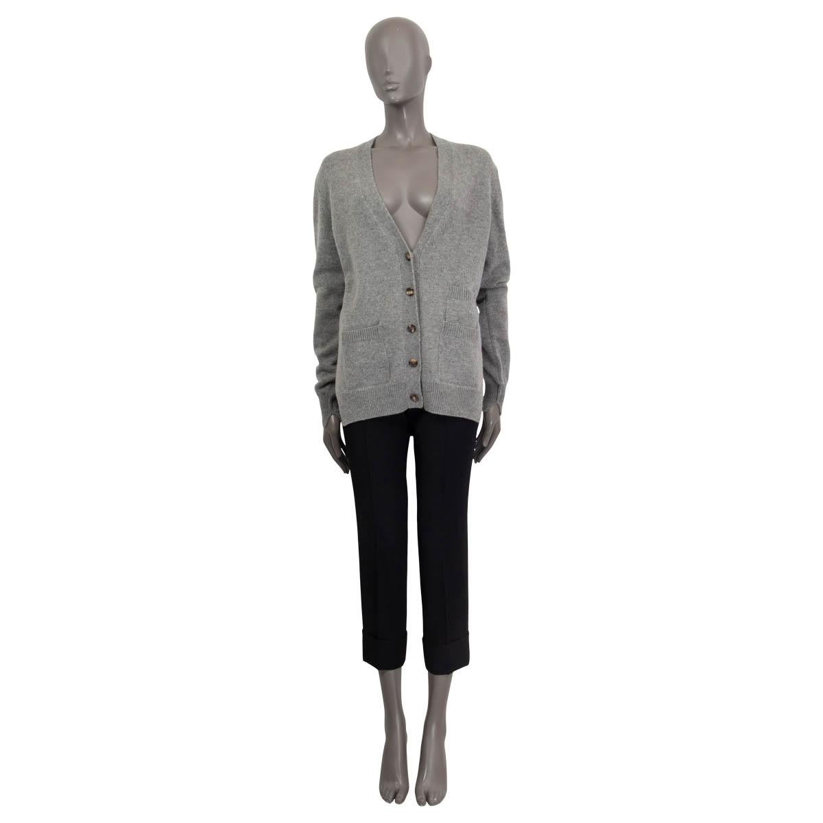 100% authentic Céline long sleeve cardigan in light gray cashmere (100%). Features three patch pockets on the front and a deep v-neck. Opens with five buttons on the front. Unlined. Has been worn and is in excellent condition. 

Measurements
Tag