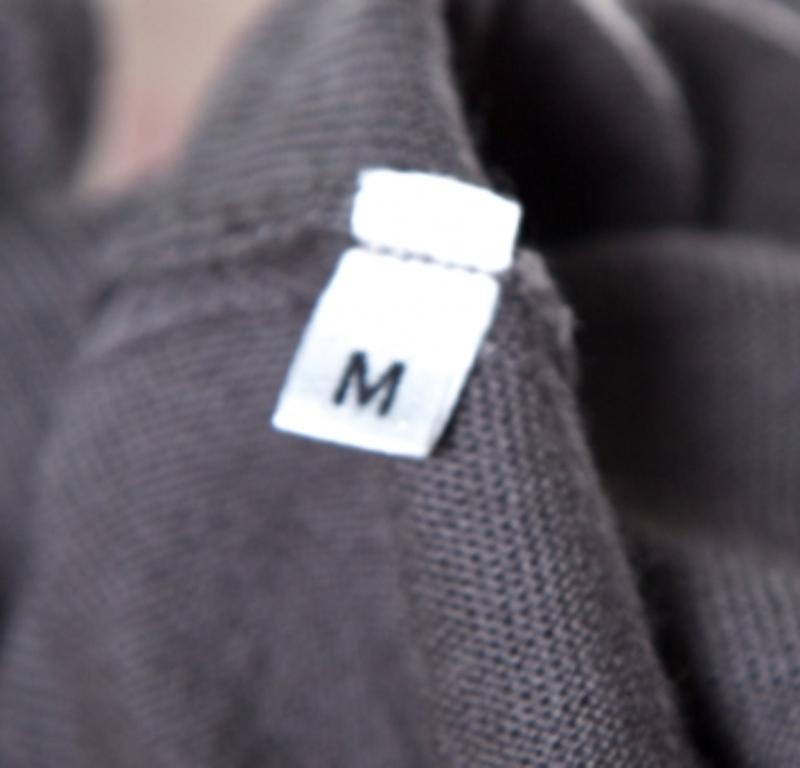 Celine Gris Lana Ruffled Asymmetric Neckline Detail Button Front Cardigan M en Bueno estado para la venta en Dubai, Al Qouz 2