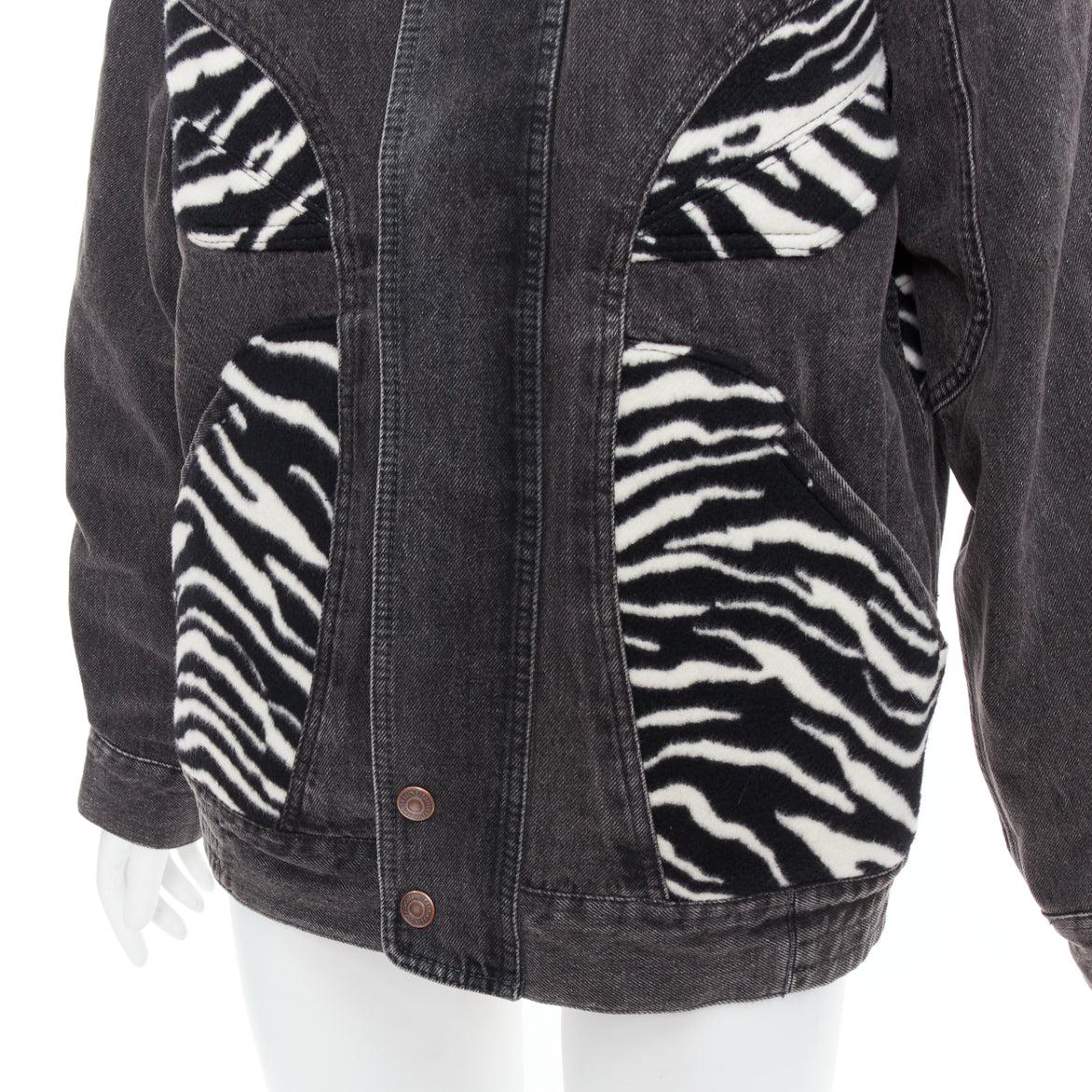 CELINE Hedi Slimane Giacca in denim con patch in lana zebrata bianca e nera S.
Riferimento: NILI/A00075
Marchio: Celine
Stilista: Hedi Slimane
Collection'S: AW2021 - Passerella
Materiale: Lana, Cotone
Colore: Nero, Bianco
Modello: Stampa